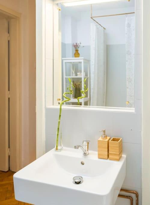 Ultra-central Square Apartment
