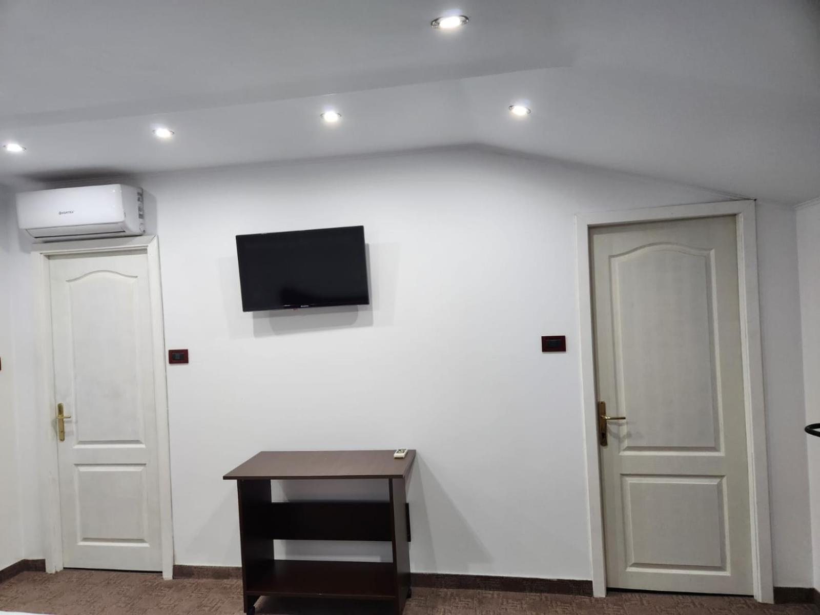 Bed & Breakfast Luxinn Bucharest