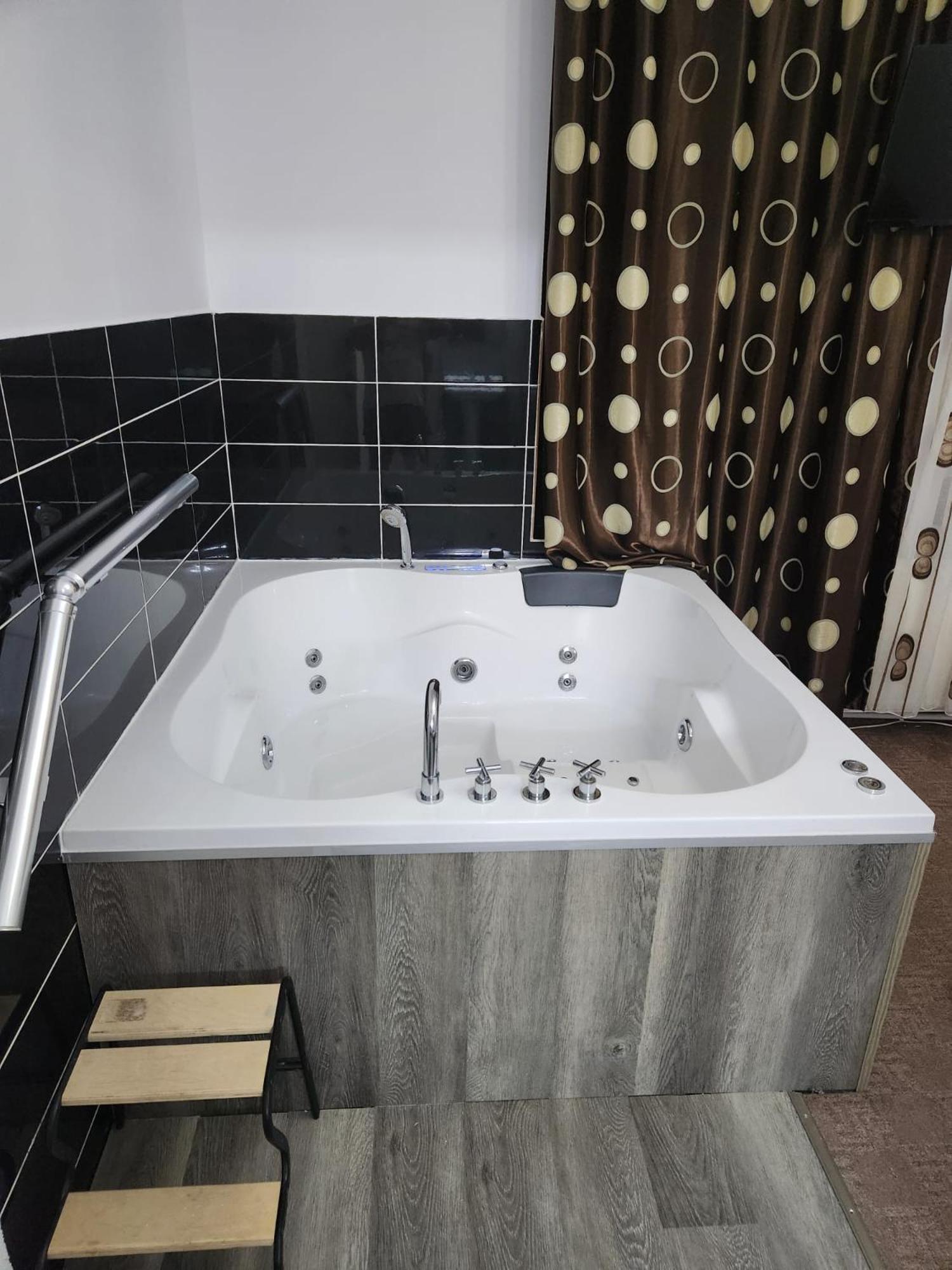 Bed & Breakfast Luxinn Bucharest