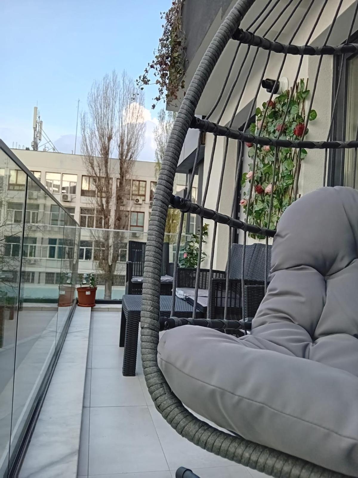 Lamar Parlament De Luxe
