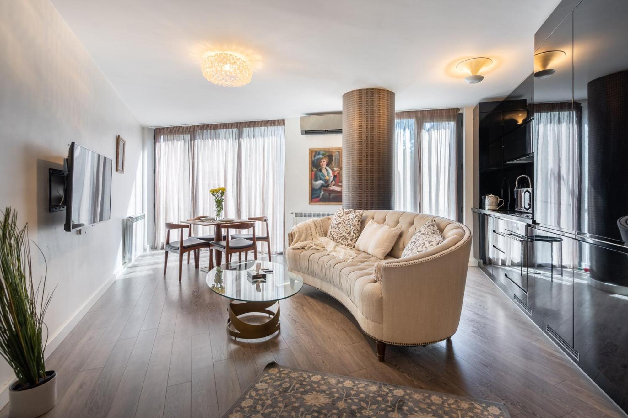 Arcadia Center New Build Apartment Bucharest