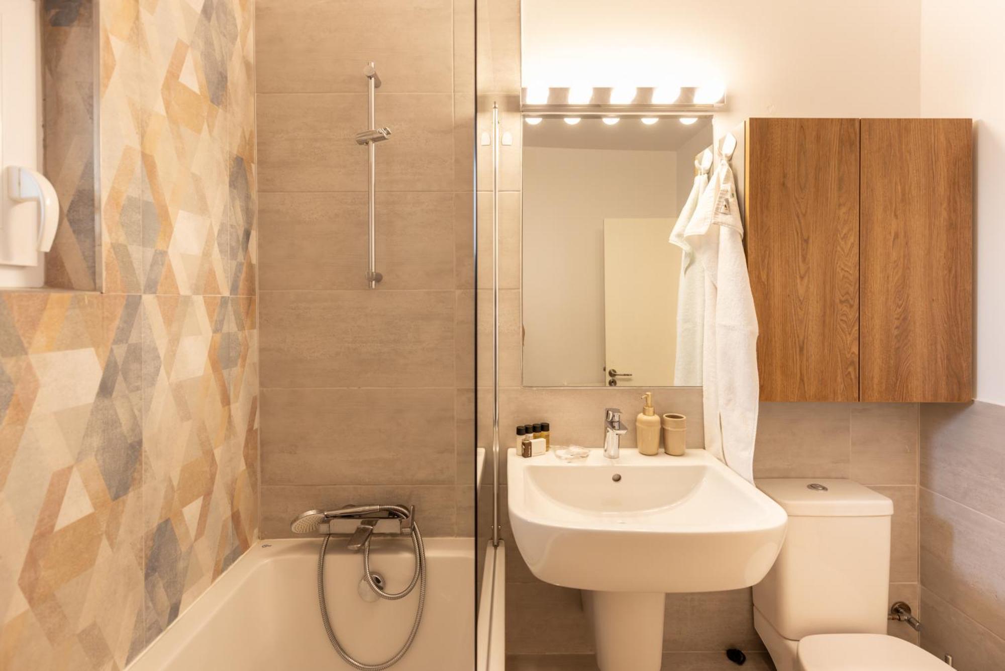 3br, 2 Bath - Ideal For Families Groups *