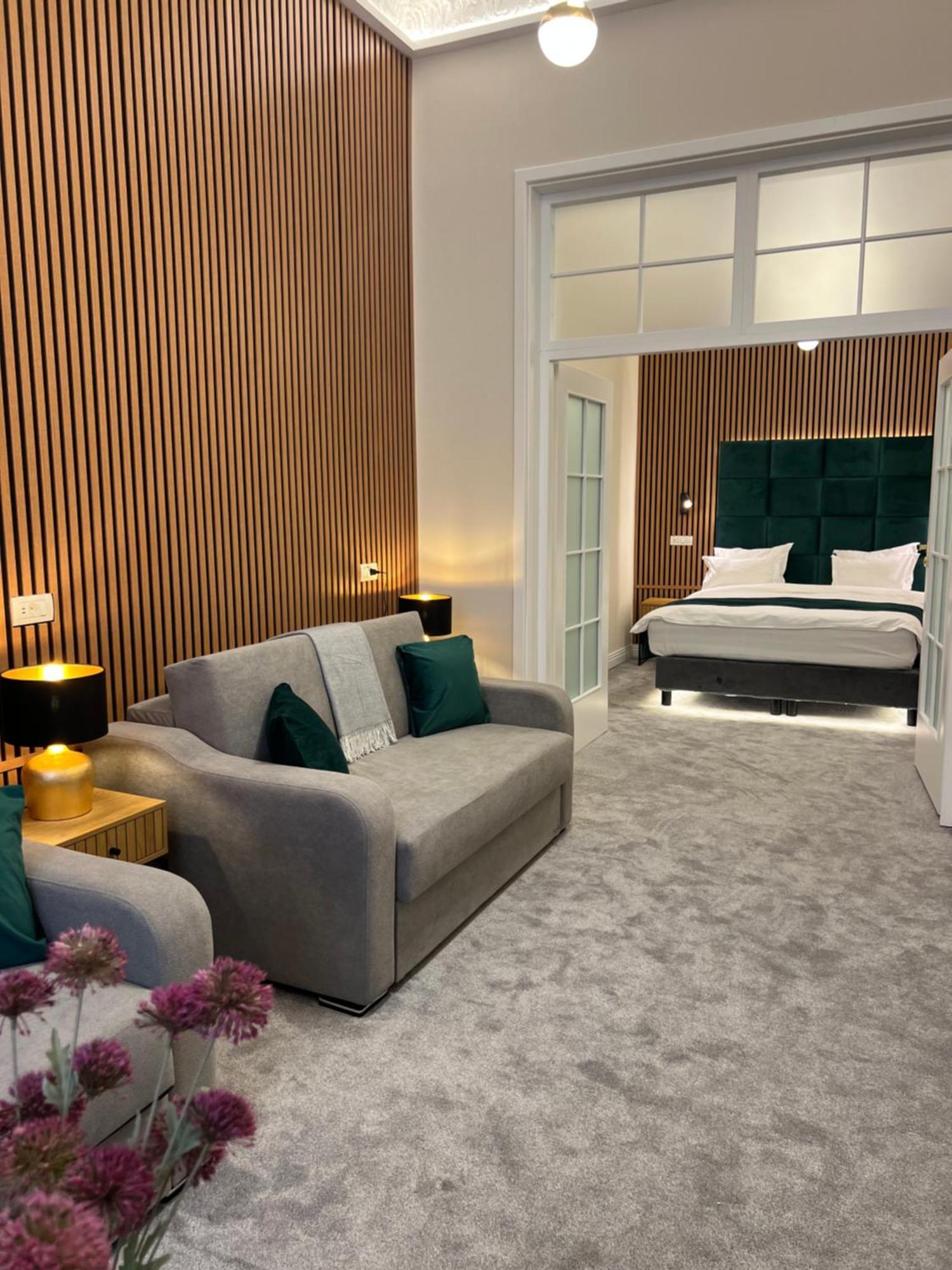 Deluxe Downtown Apartment *