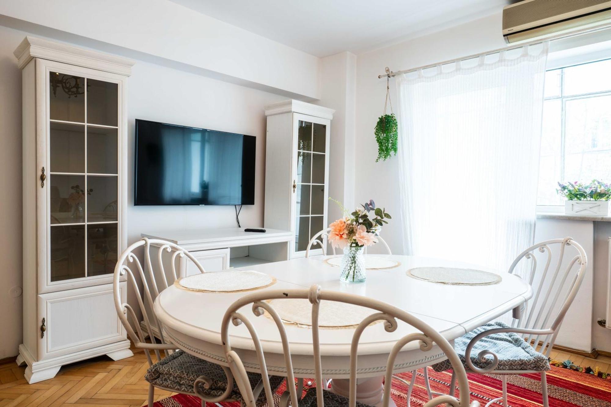 Apartment Cismigiu With Balcony & View