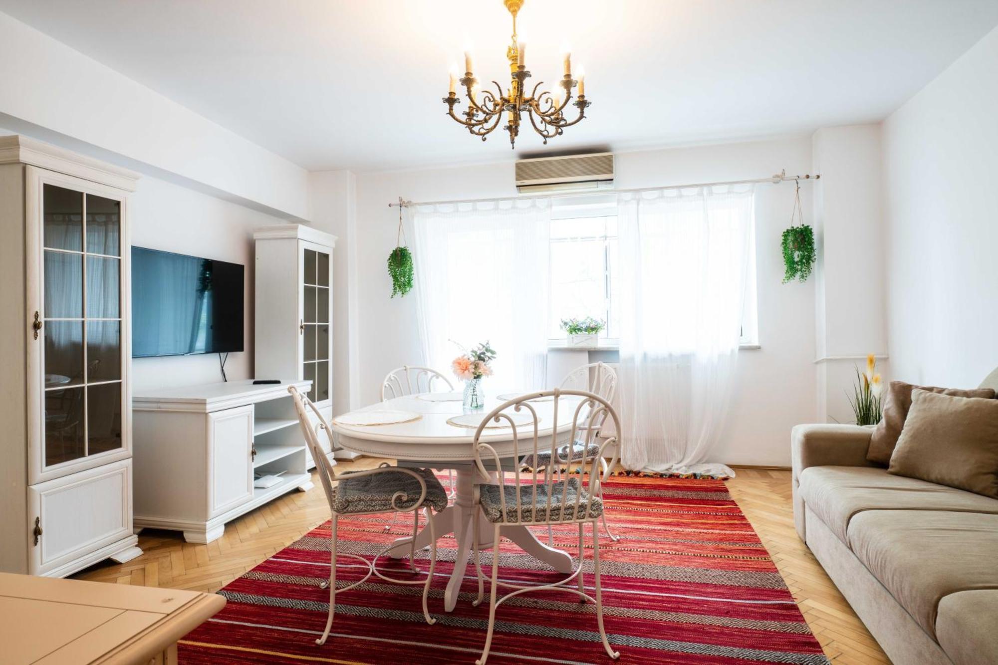 Cismigiu With Balcony & View Apartment Bucharest