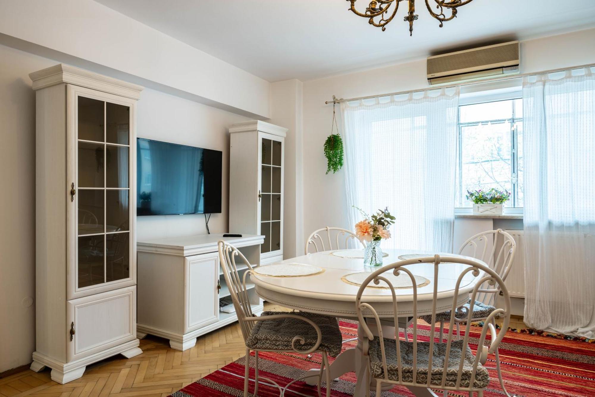 Apartment Cismigiu With Balcony & View