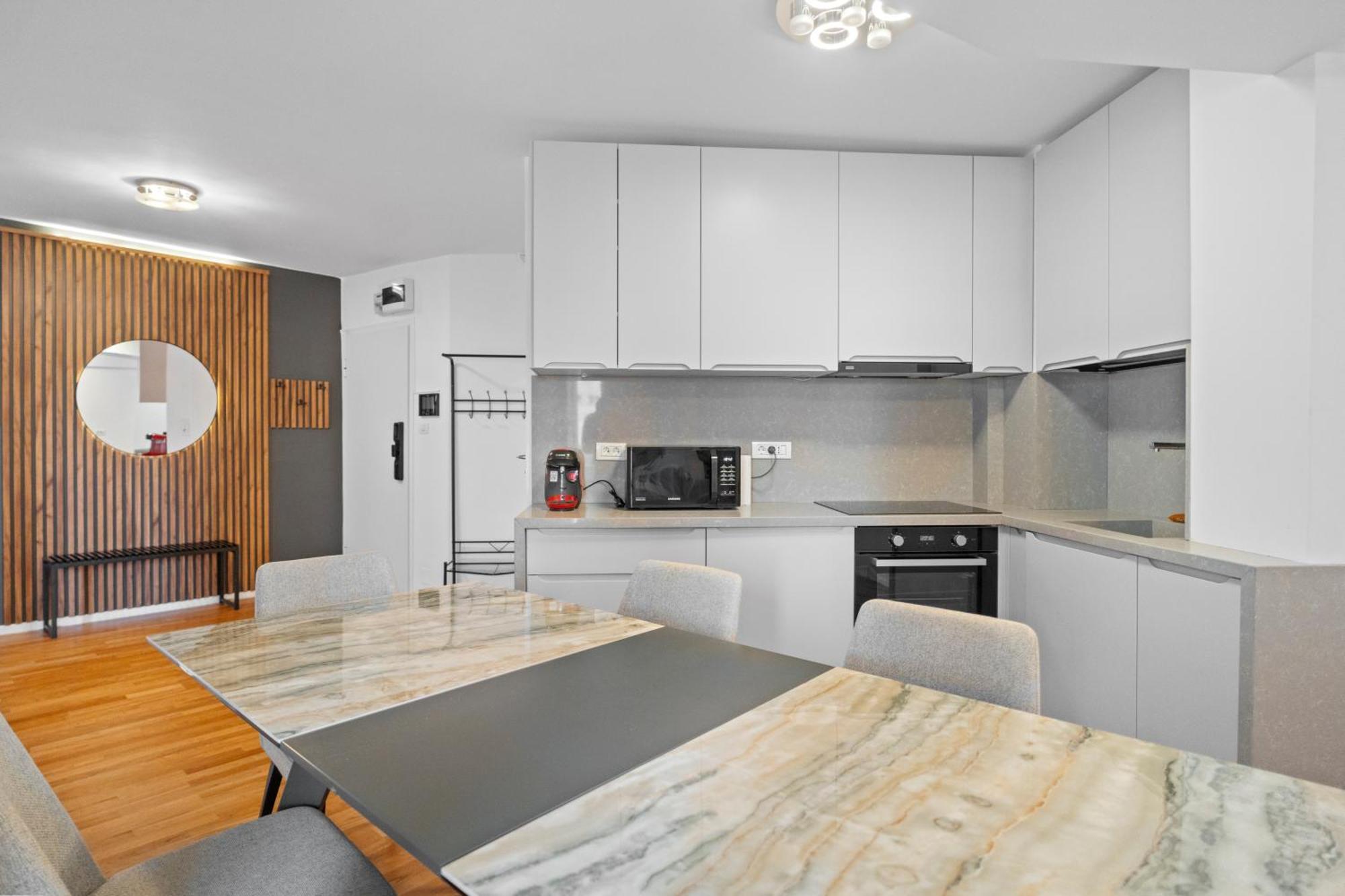 Apartment Super Retreat