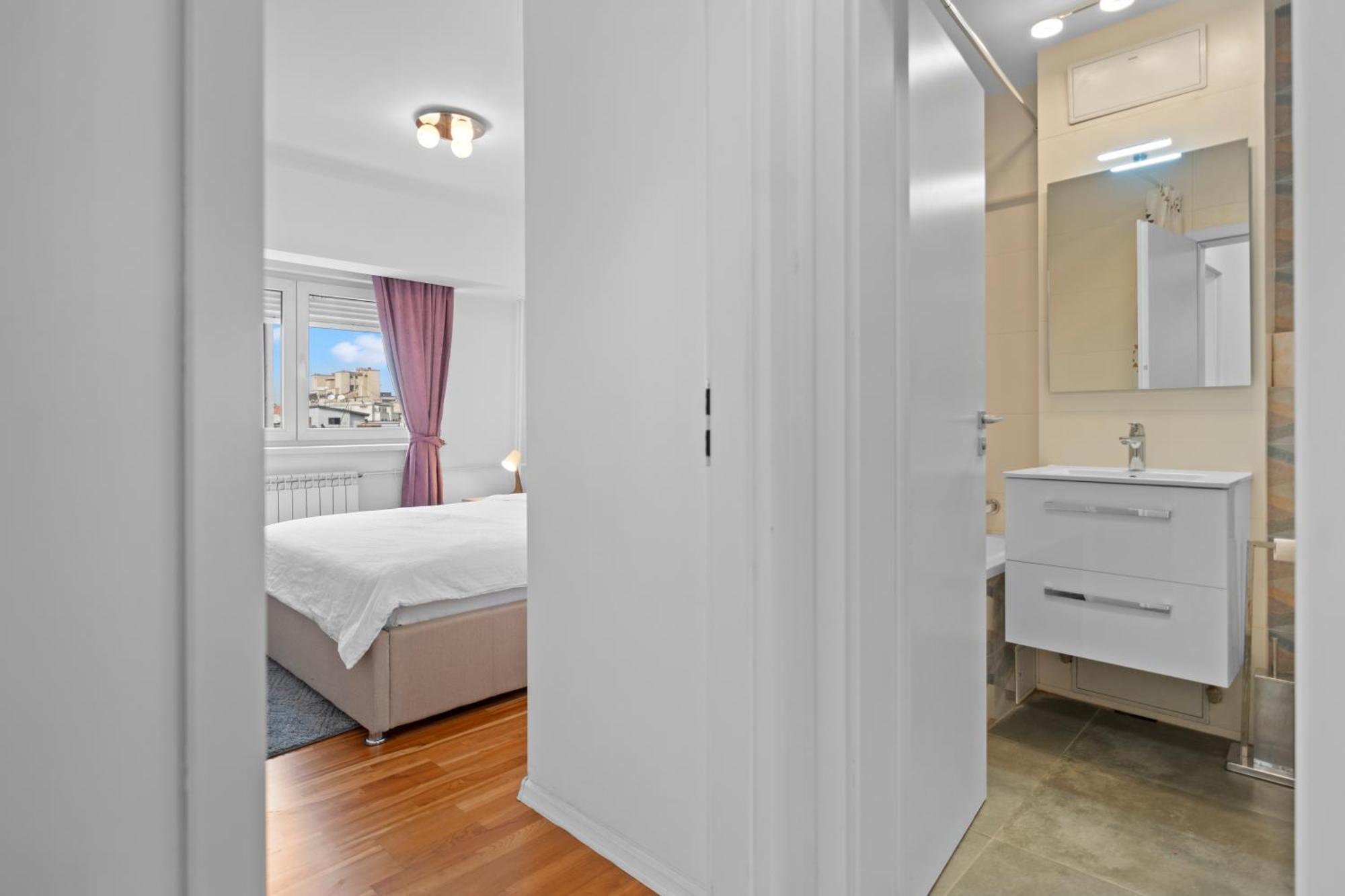 Apartment Super Retreat Bucharest