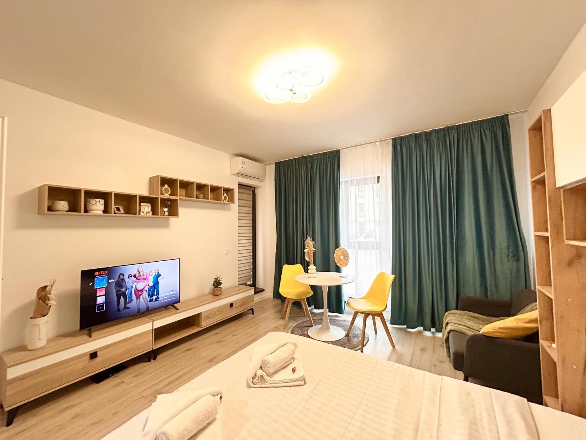 Apartment Modern - Near Plaza Mall With Balcony *