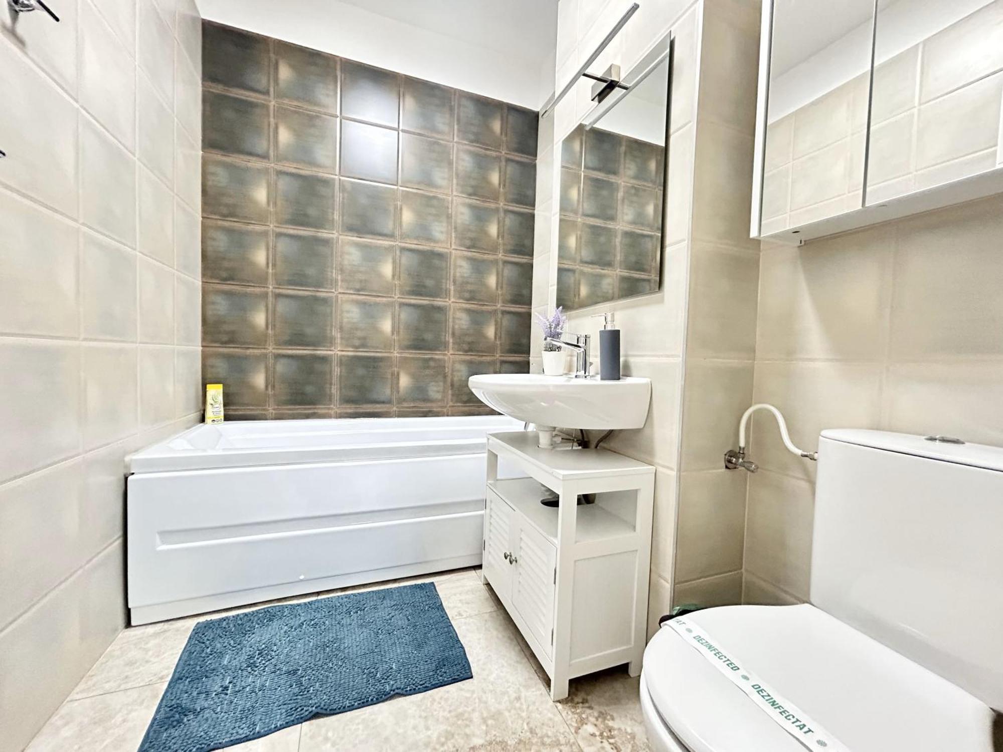Modern - Near Plaza Mall With Balcony Apartment