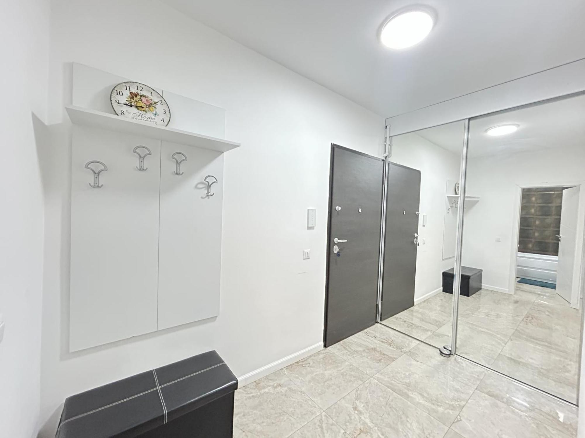 Apartment Modern - Near Plaza Mall With Balcony