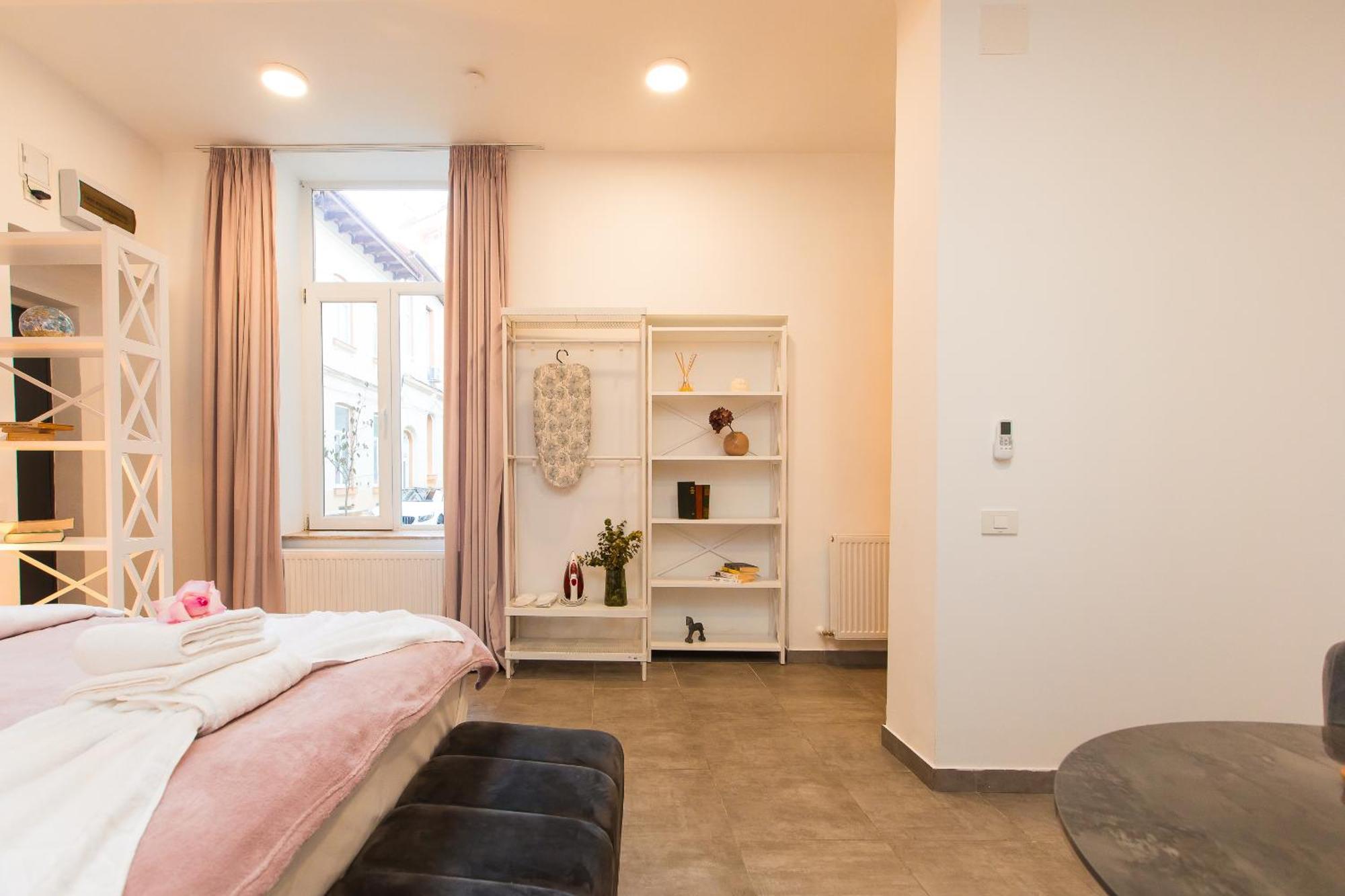 Arghezi Boutique