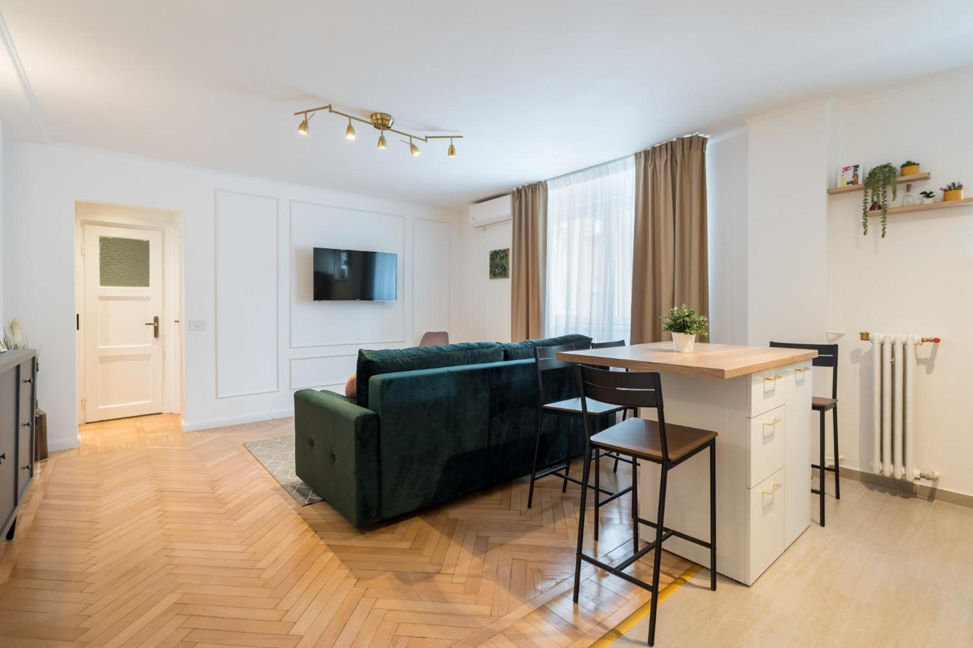Charming Little Paris Apartment Bucharest
