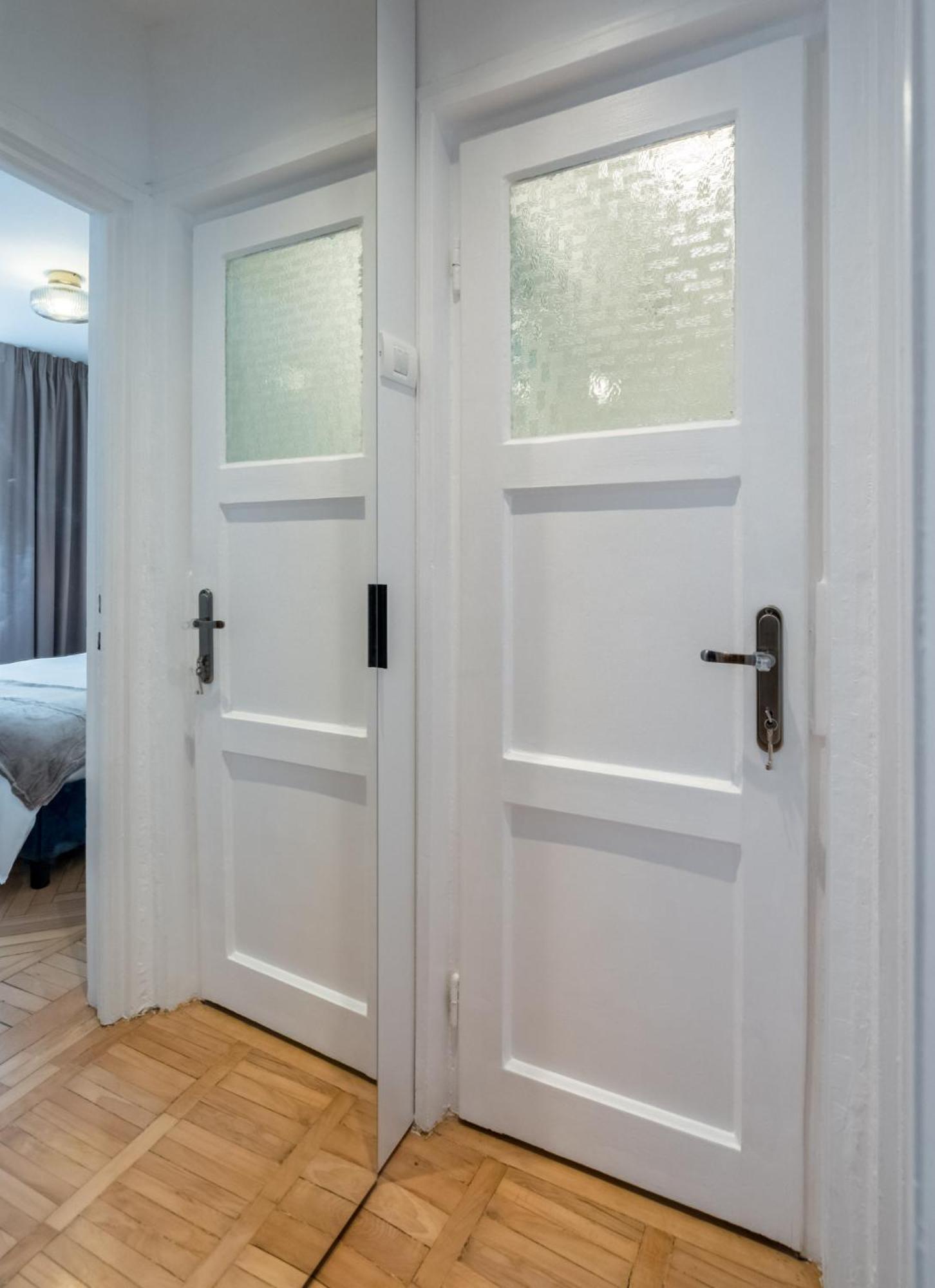 Apartment Charming Little Paris