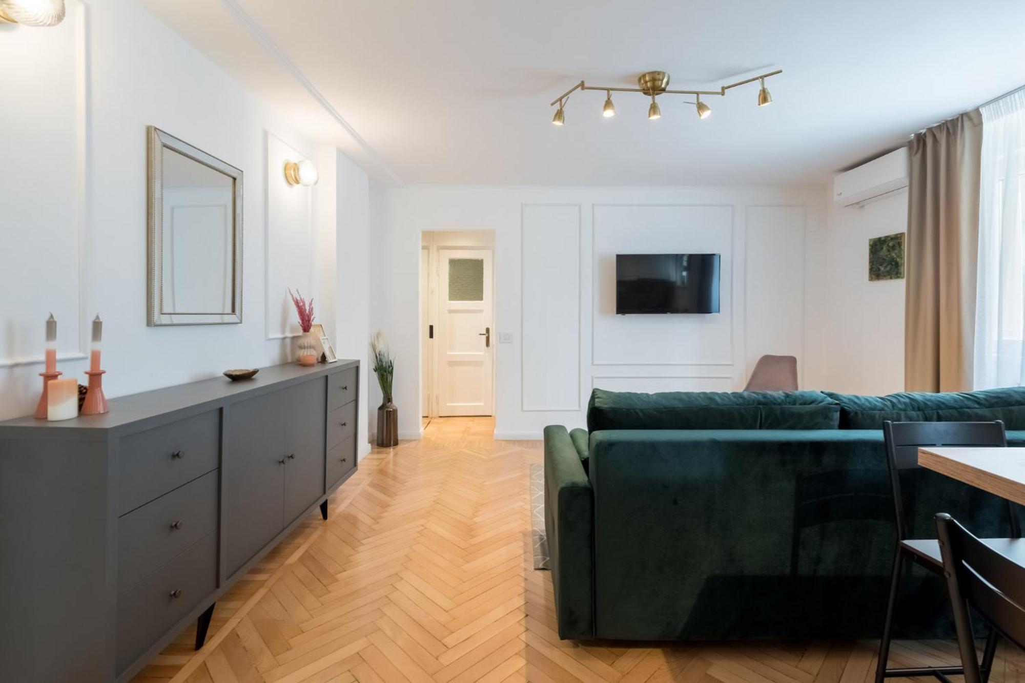 Charming Little Paris Apartment *