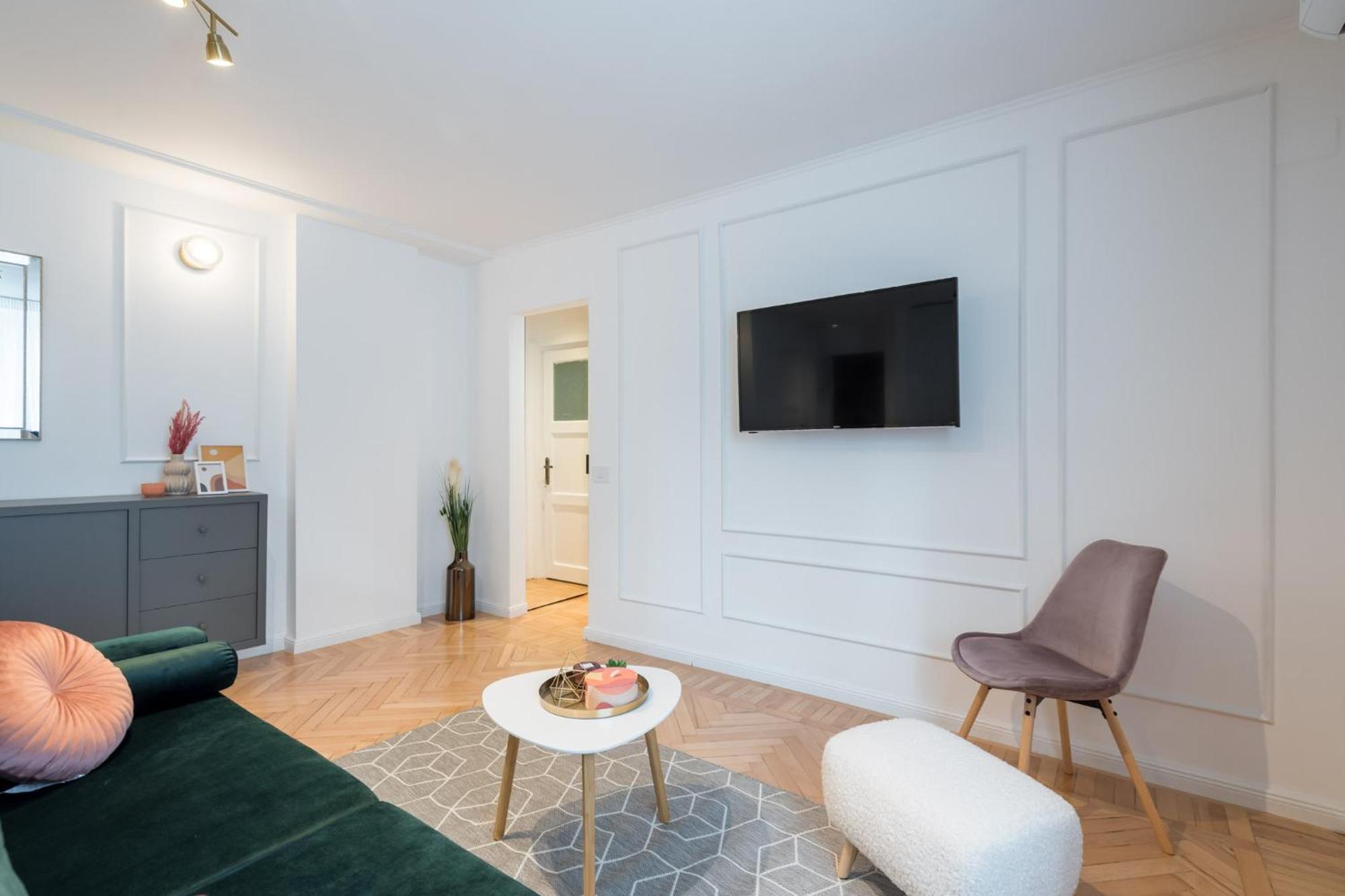 Apartment Charming Little Paris