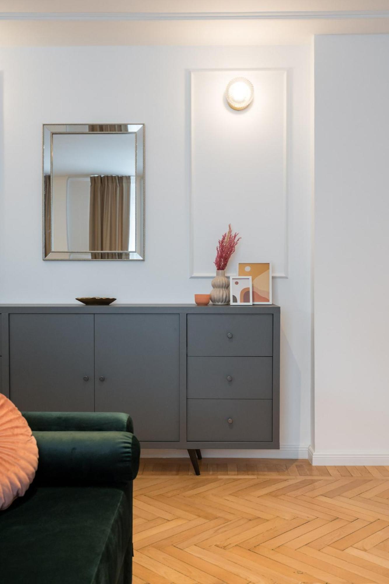 Charming Little Paris Apartment Bucharest