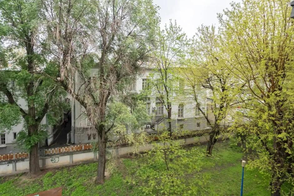 Charming & 1br Apartment