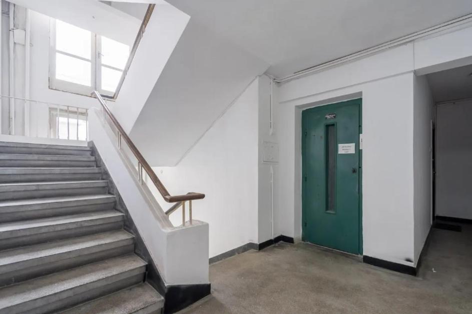 Charming & 1br Bucharest