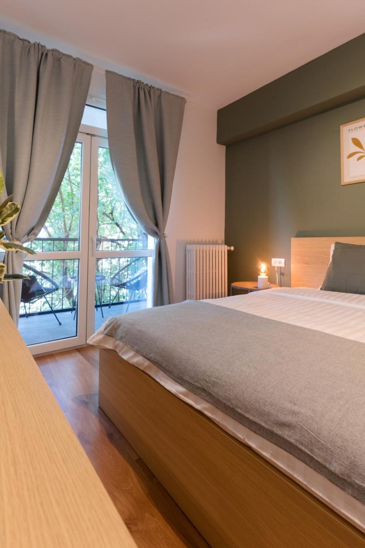 Charming & 1br Apartment
