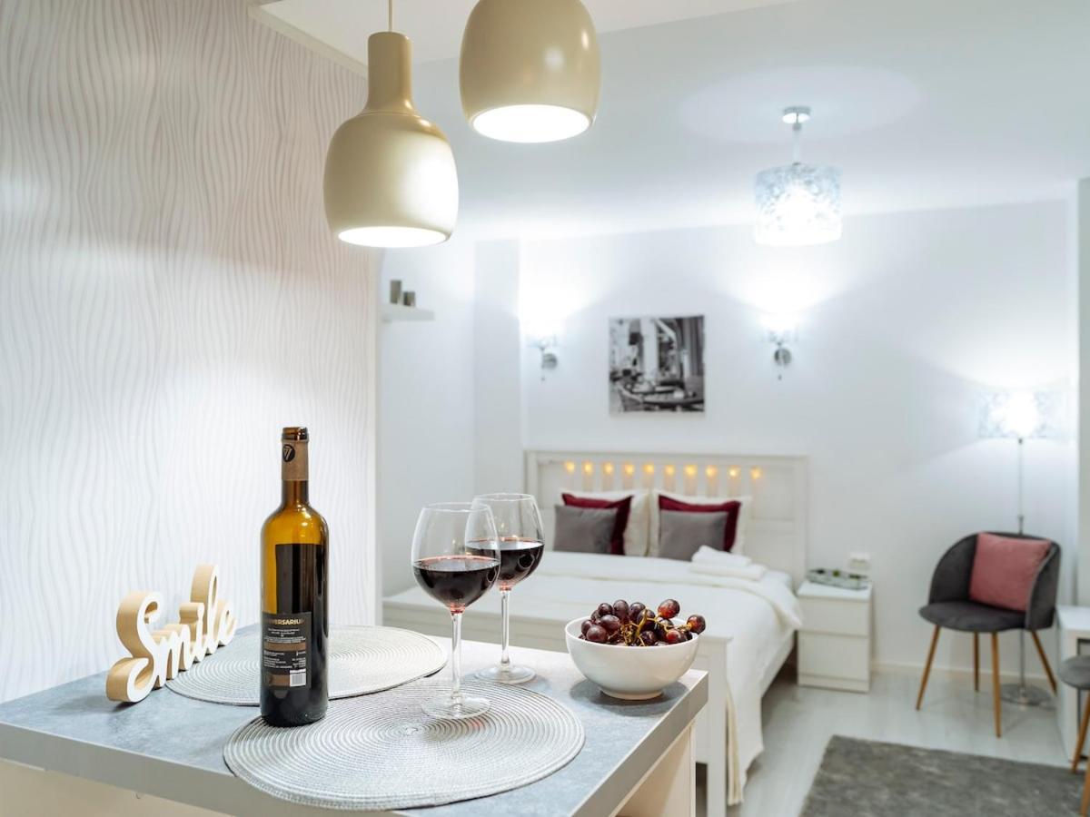 Apartment Old Town Bright By Bca Bucharest