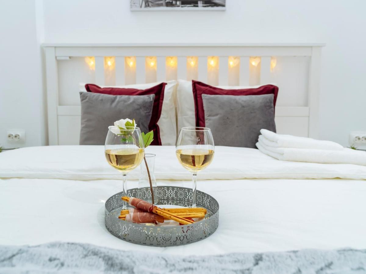 Apartment Old Town Bright By Bca Bucharest