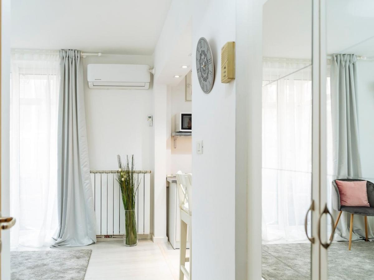 Apartment Old Town Bright By Bca Bucharest