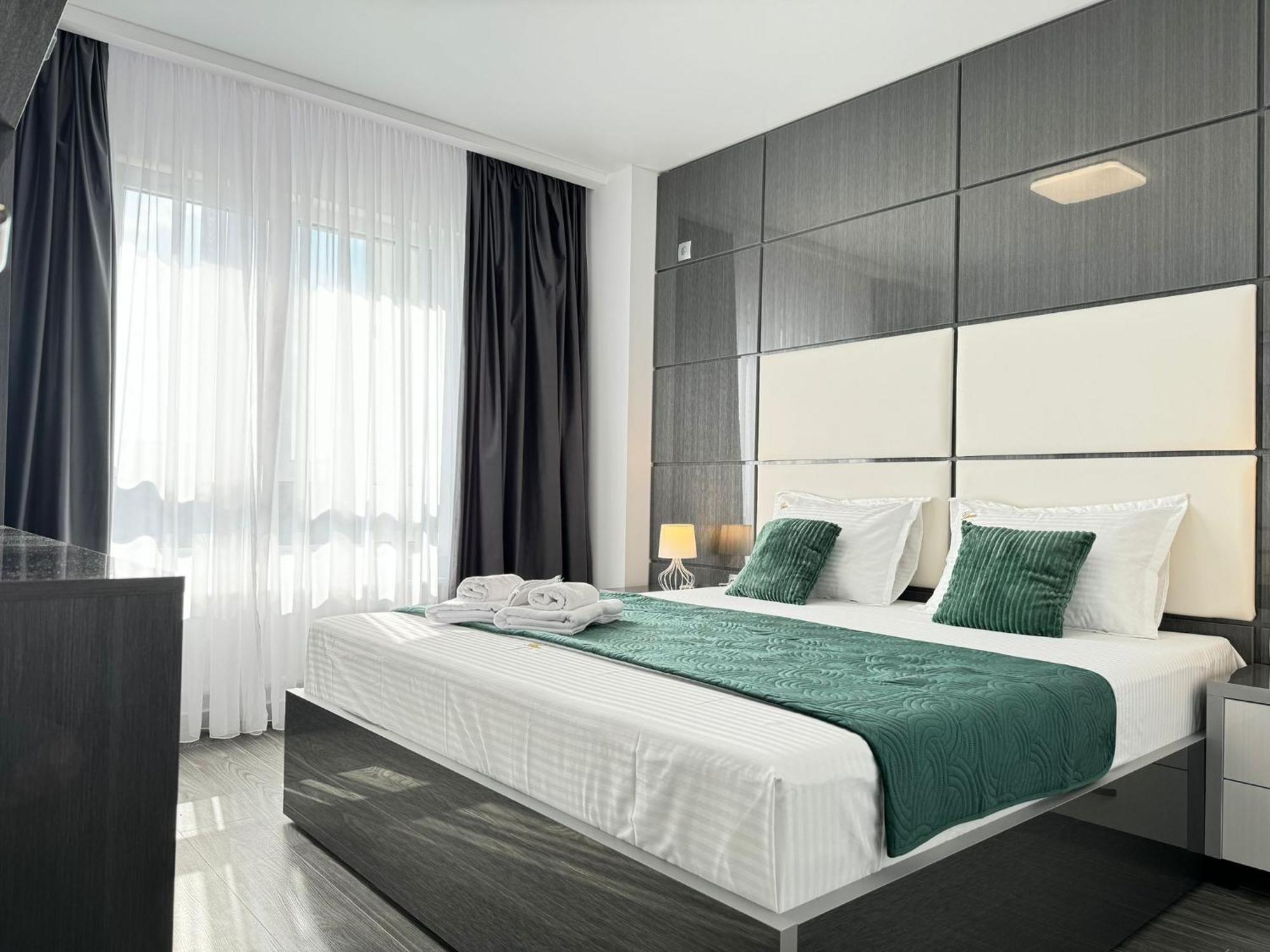 Premium Luxury & By Glam Story Apartment