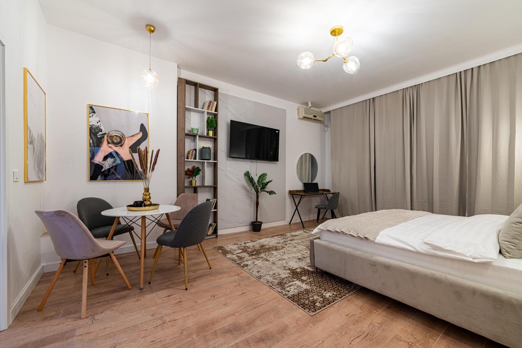 Square Haven B With Balcony Apartment *