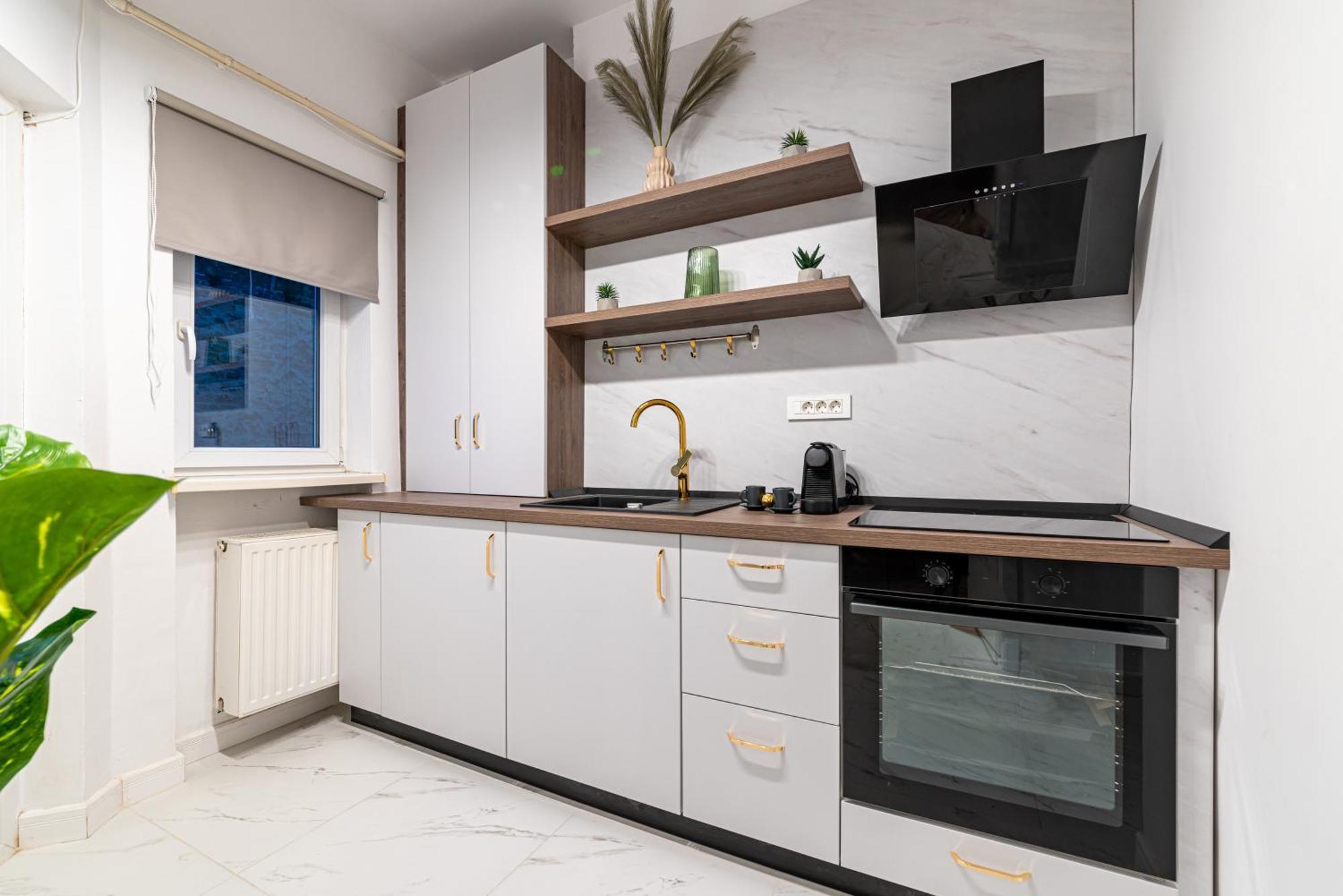 Square Haven B With Balcony Apartment