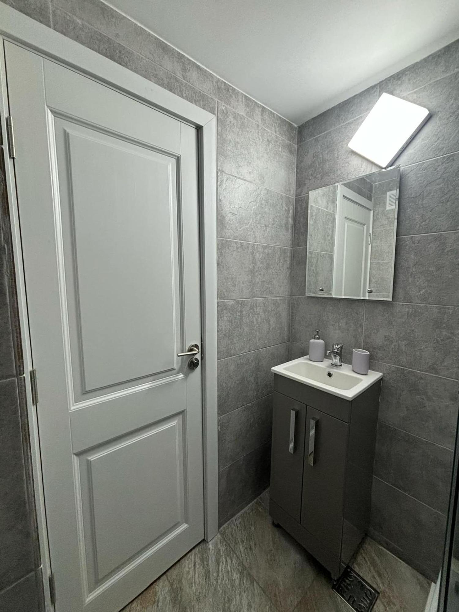 Apartment One Ptm 3 *