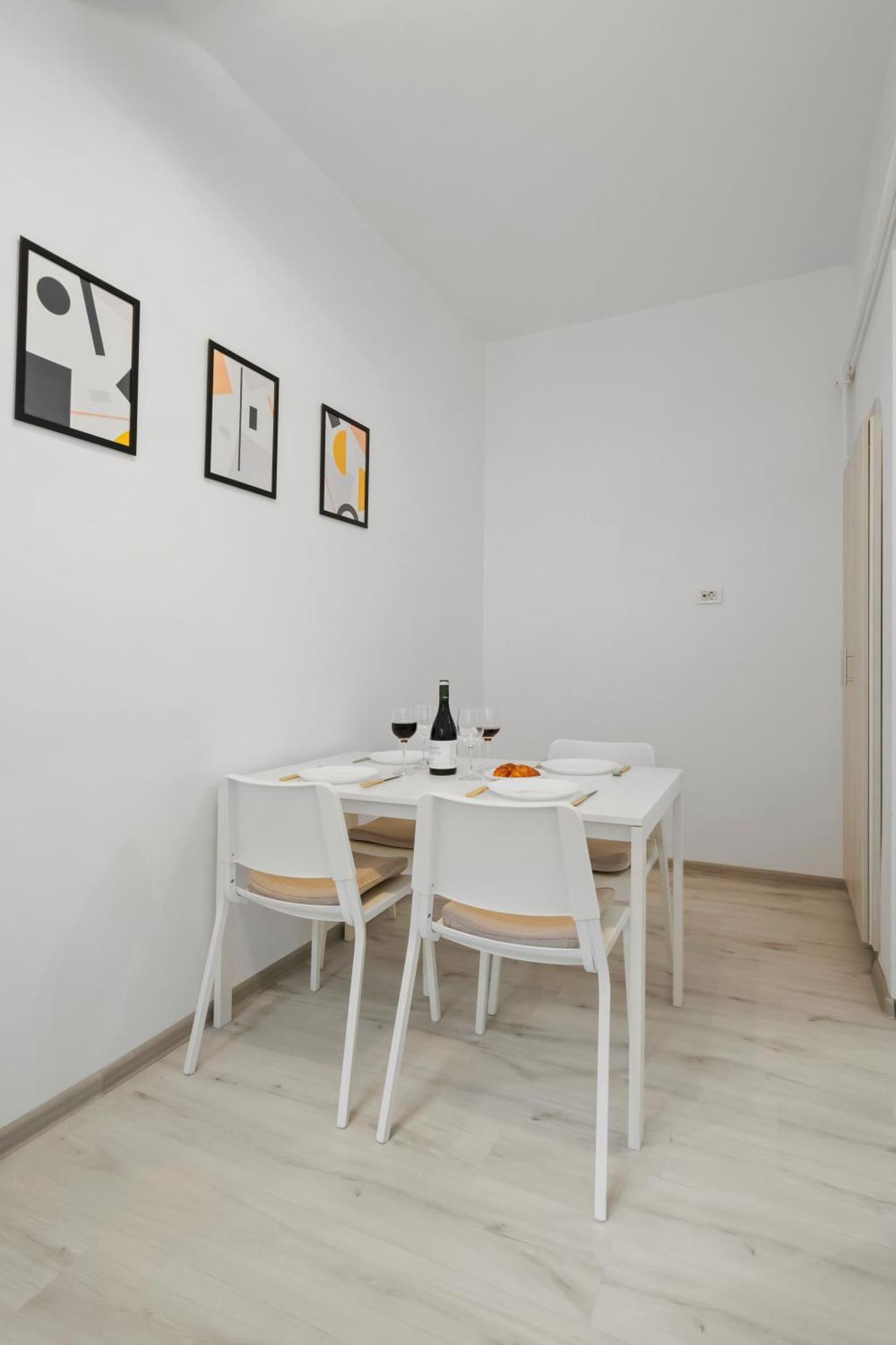 Scandinav 2bdr Piata Romana Apartment *