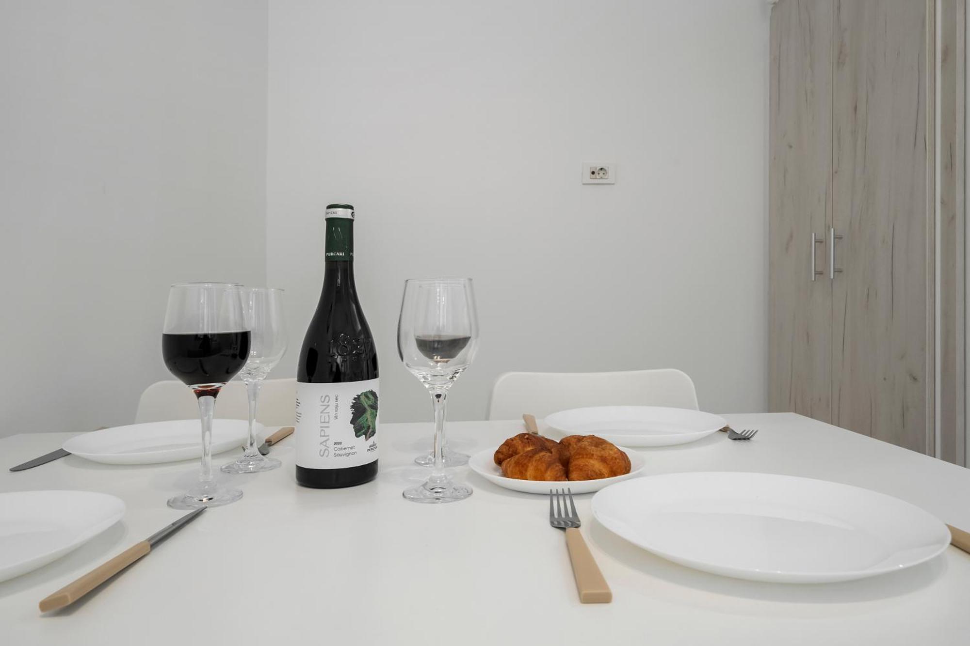 Scandinav 2bdr Piata Romana * Bucharest