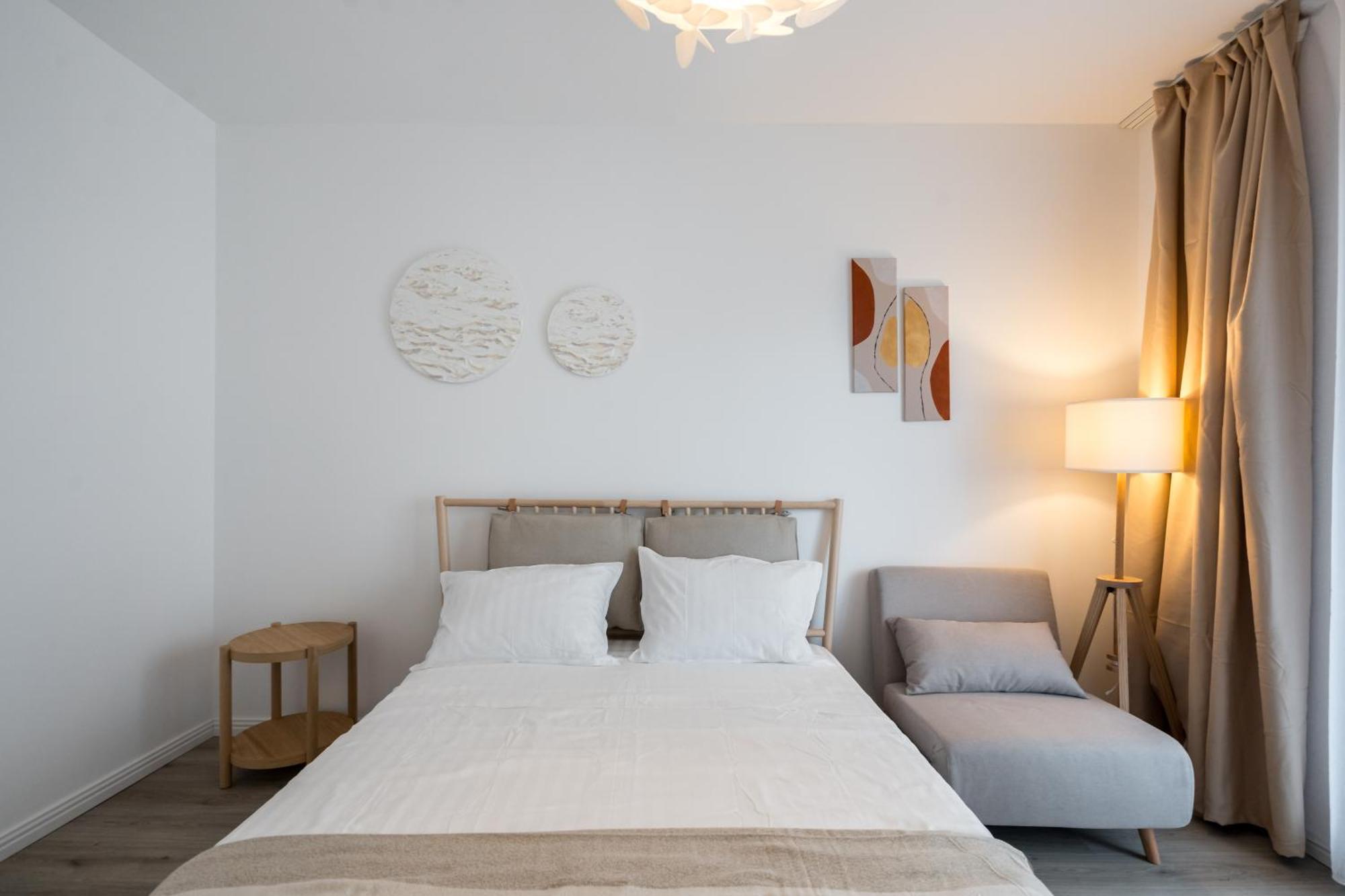 Apartment Plaza 214 *