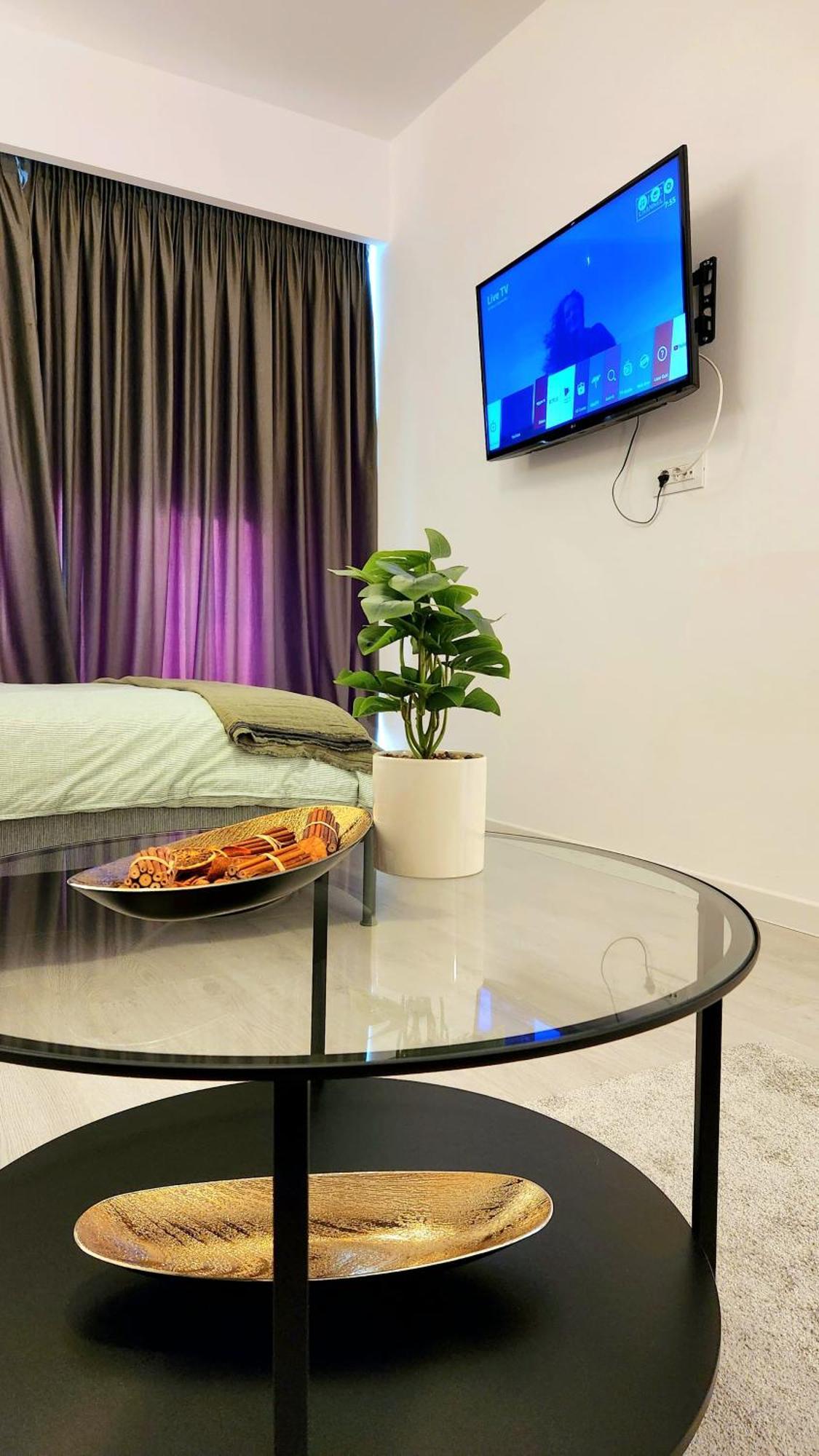 Den Pacii Bucharest