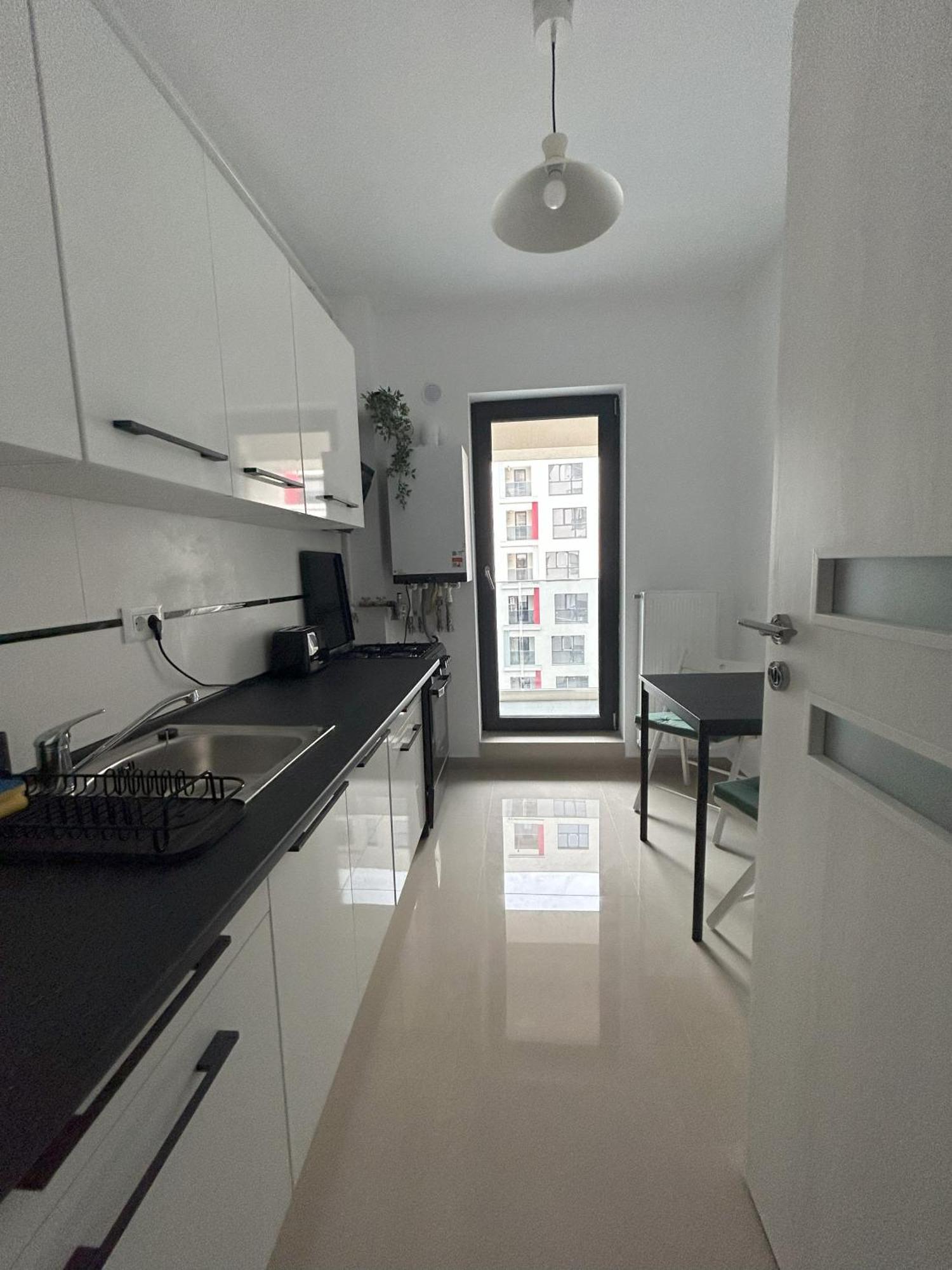 Apartment Chic With Balcony At Exigent Plaza - 05