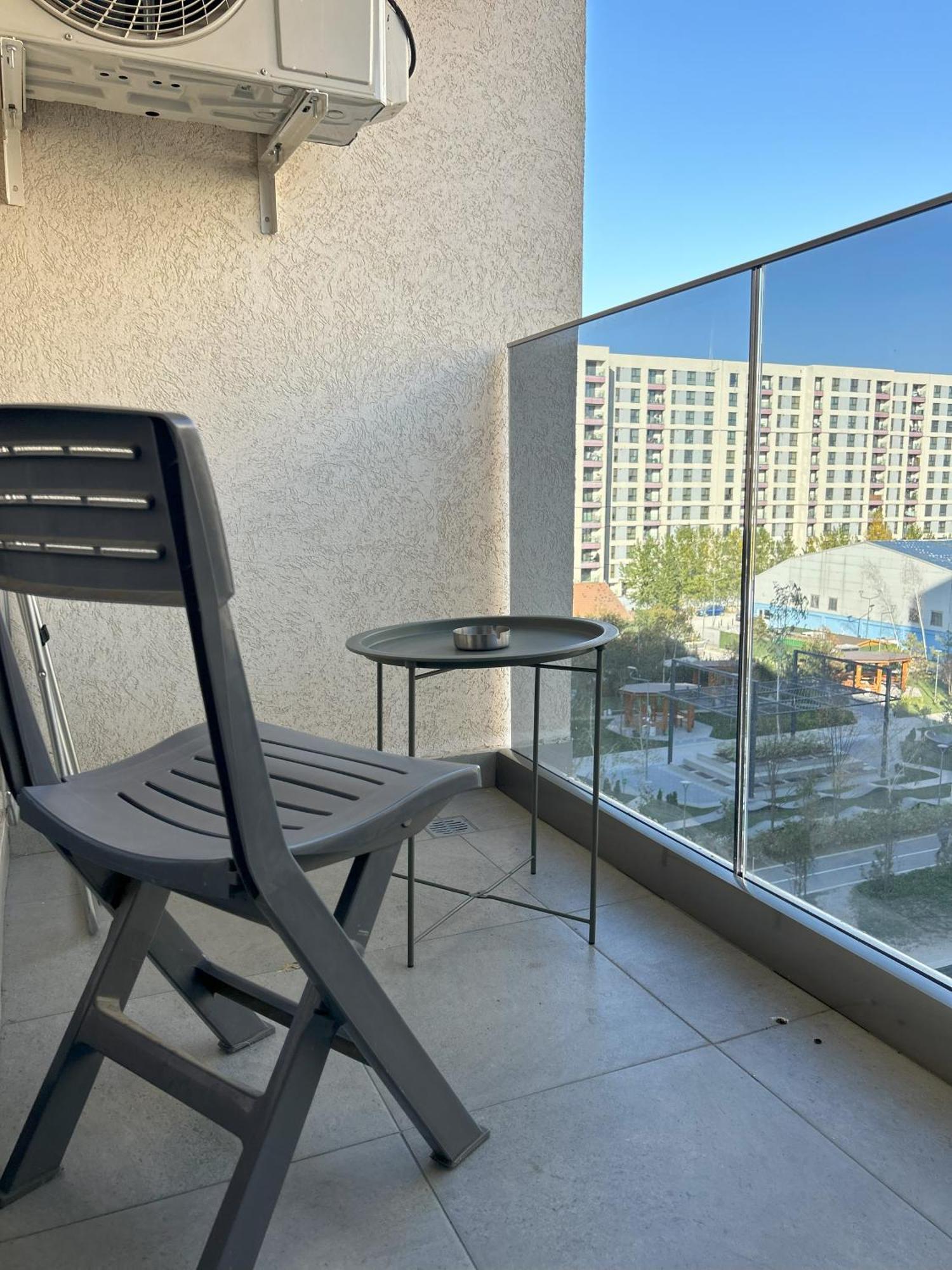 Chic With Balcony At Exigent Plaza - 05 Apartment *