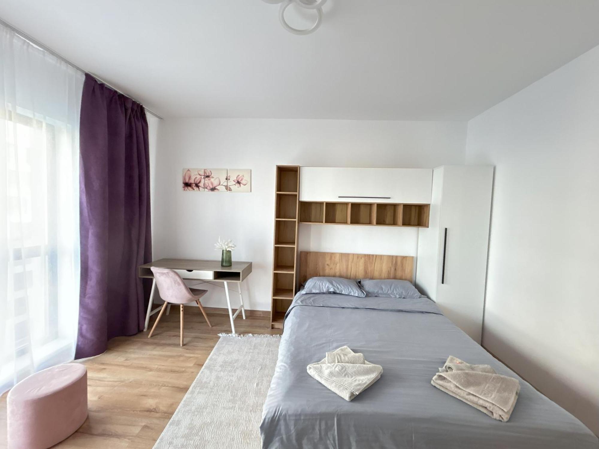 Chic With Balcony At Exigent Plaza - 05 Apartment *