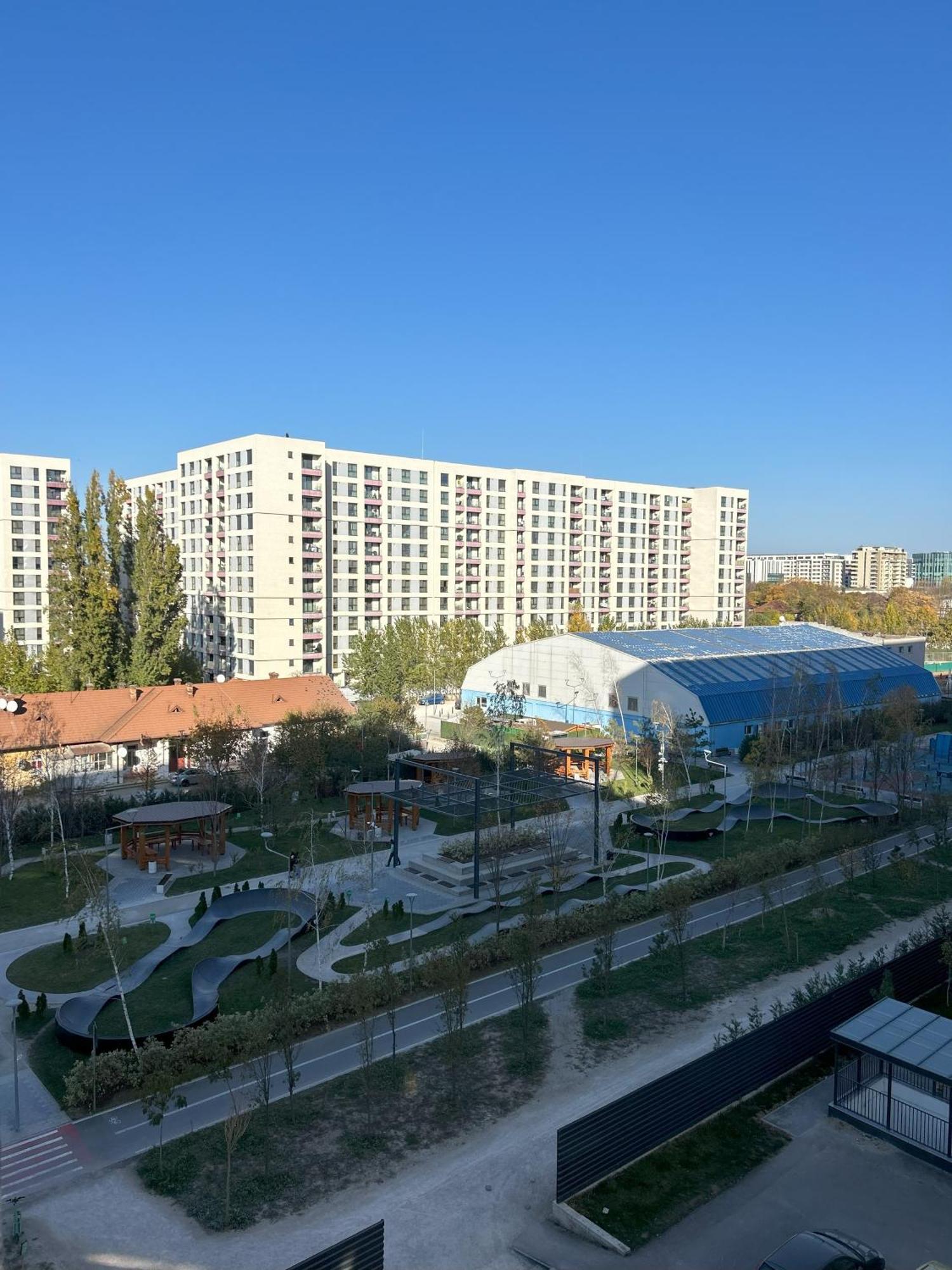 Chic With Balcony At Exigent Plaza - 05 Bucharest