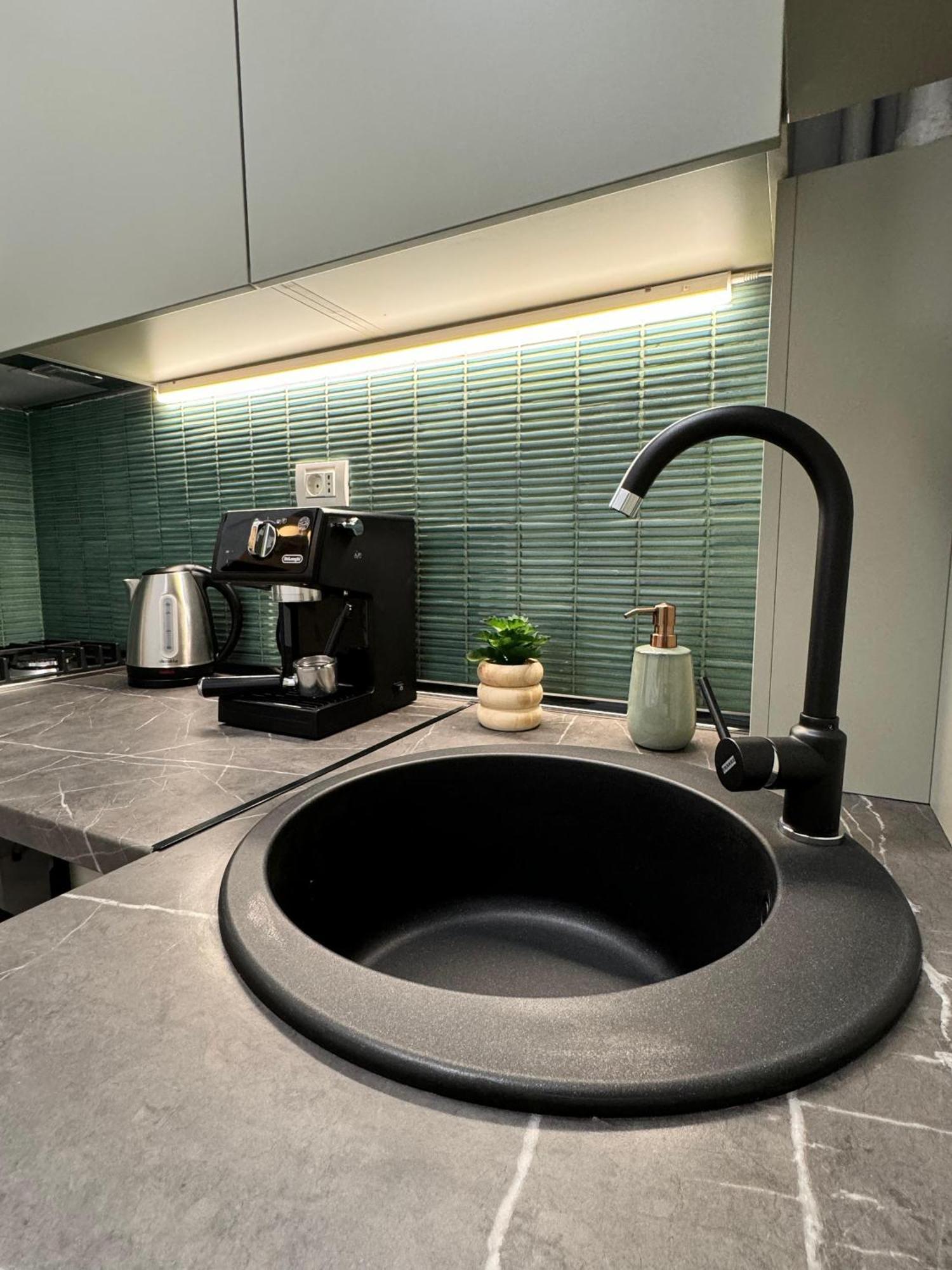 Beautiful With Two Bedrooms Apartment *