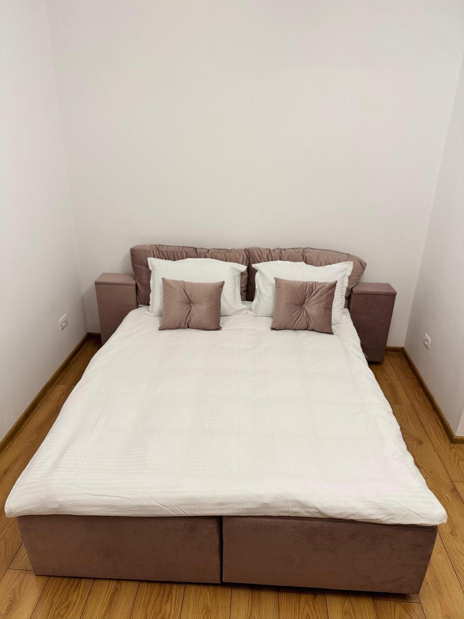 Beautiful With Two Bedrooms