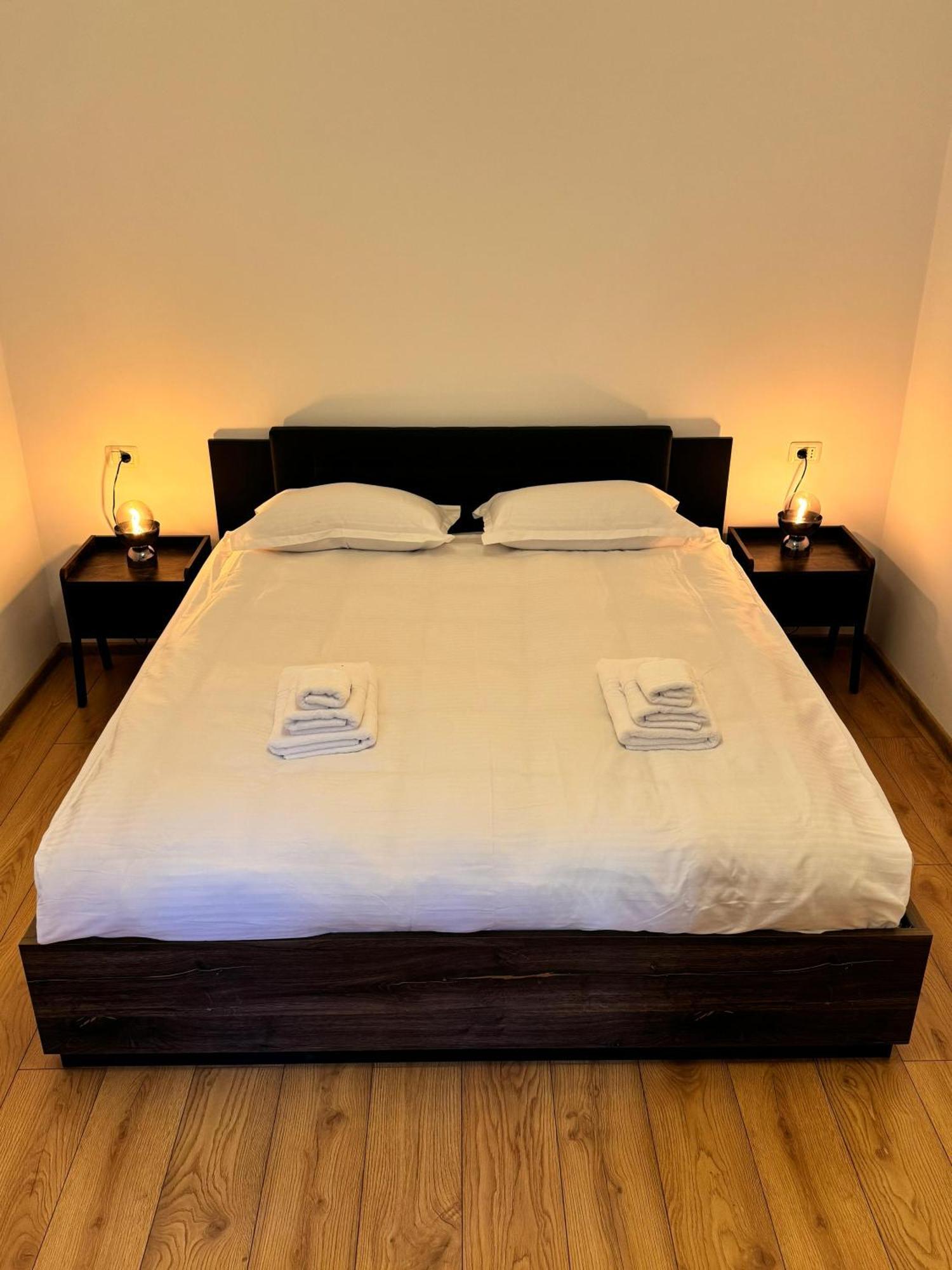 Beautiful With Two Bedrooms Apartment