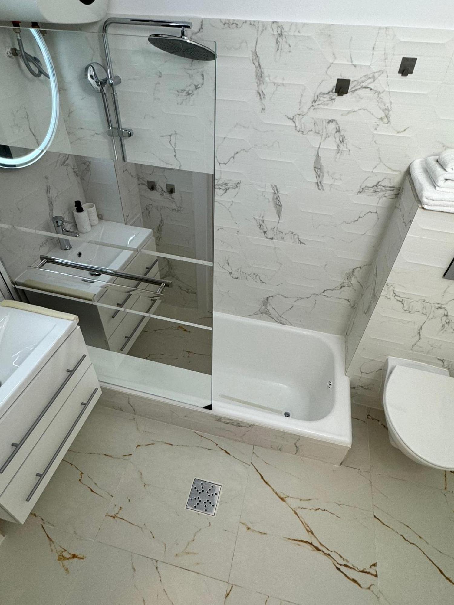 Beautiful With Two Bedrooms Bucharest