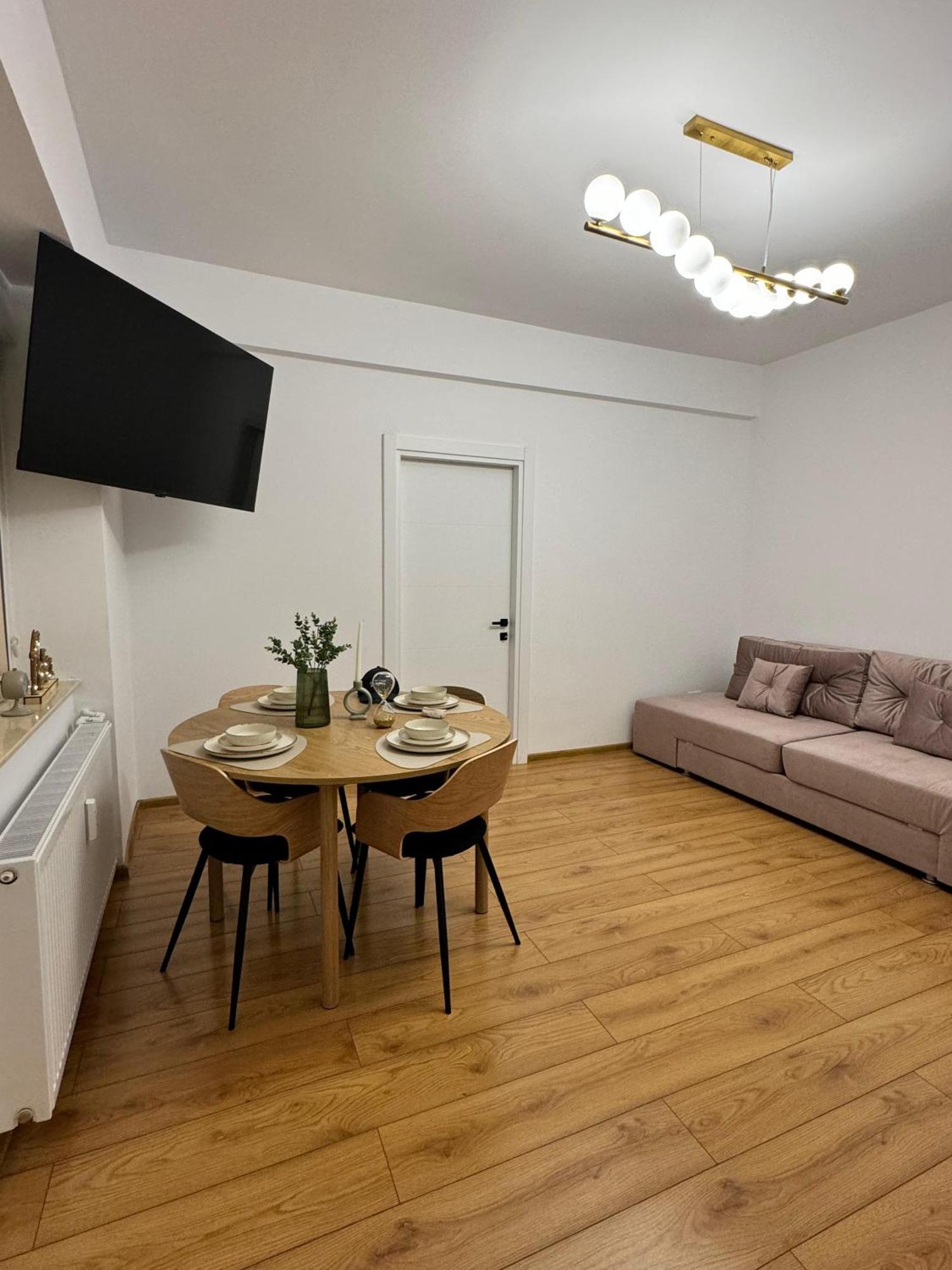 Beautiful With Two Bedrooms Bucharest
