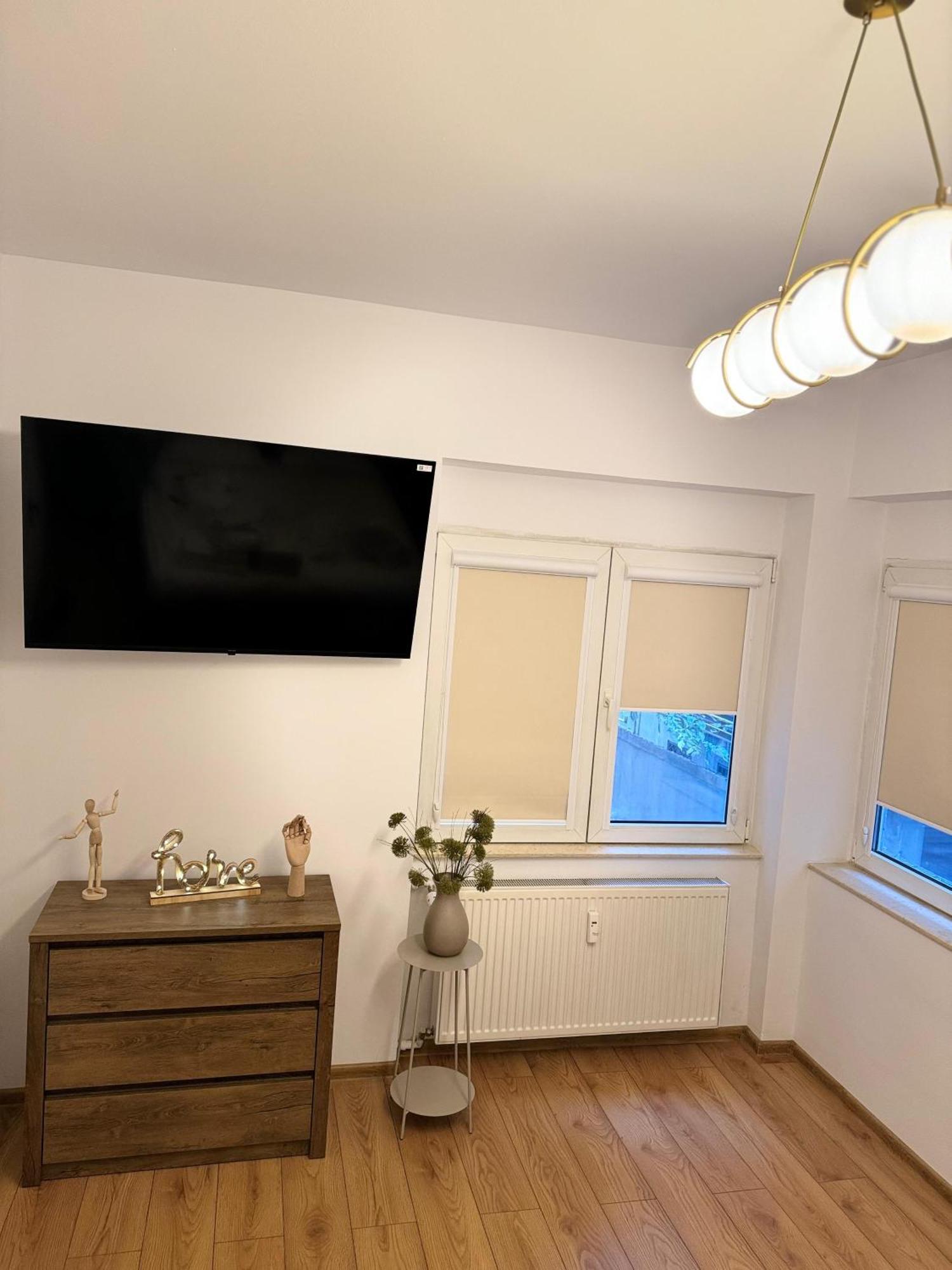 Beautiful With Two Bedrooms * Bucharest
