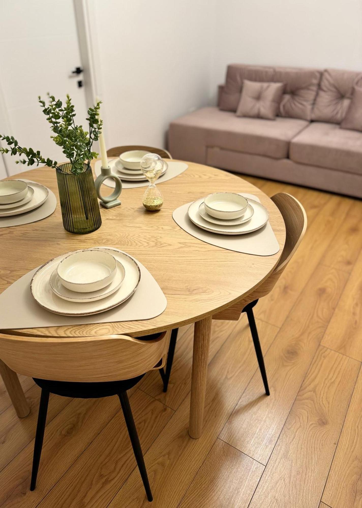 Beautiful With Two Bedrooms Apartment
