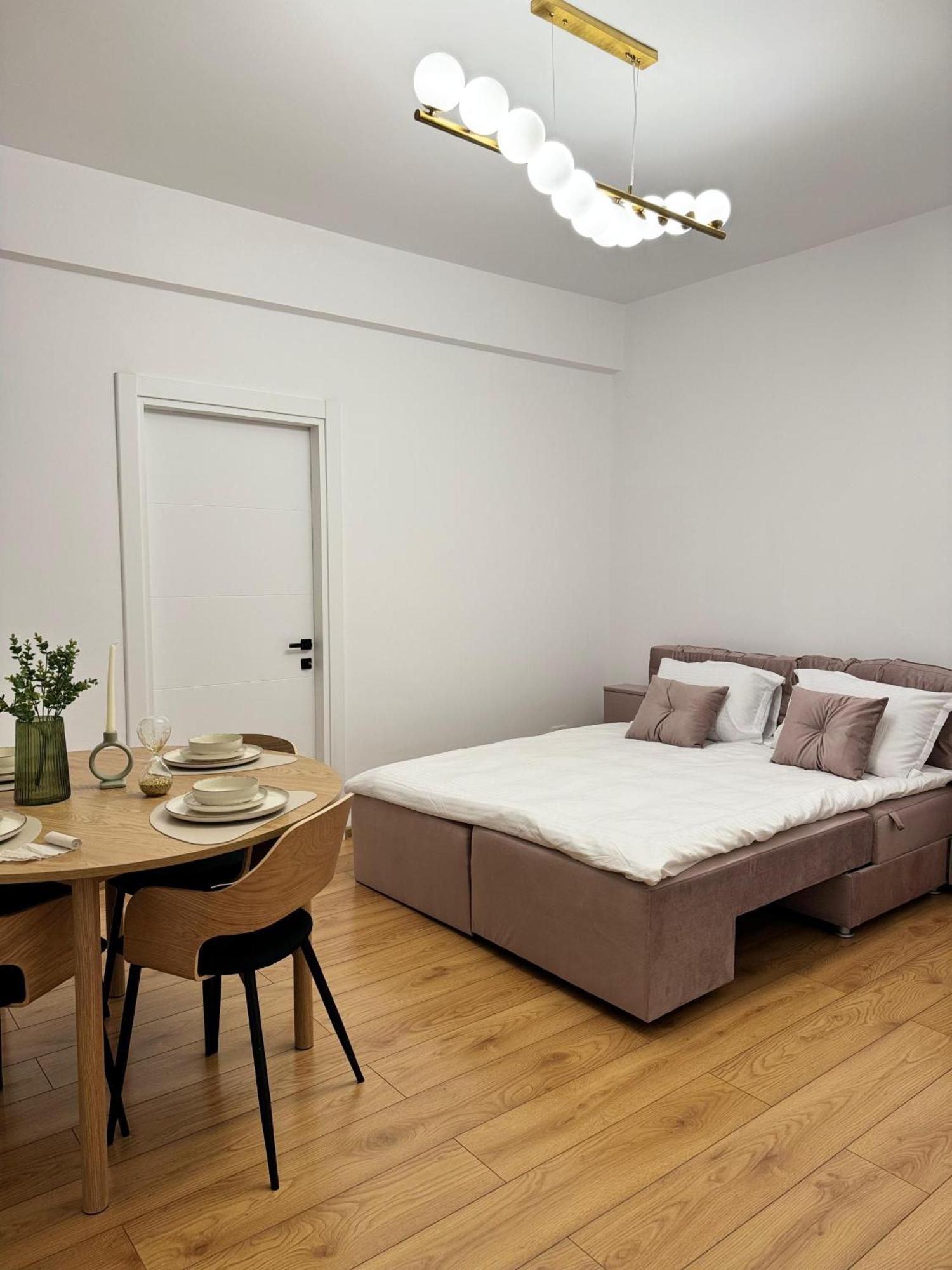 Beautiful With Two Bedrooms * Bucharest