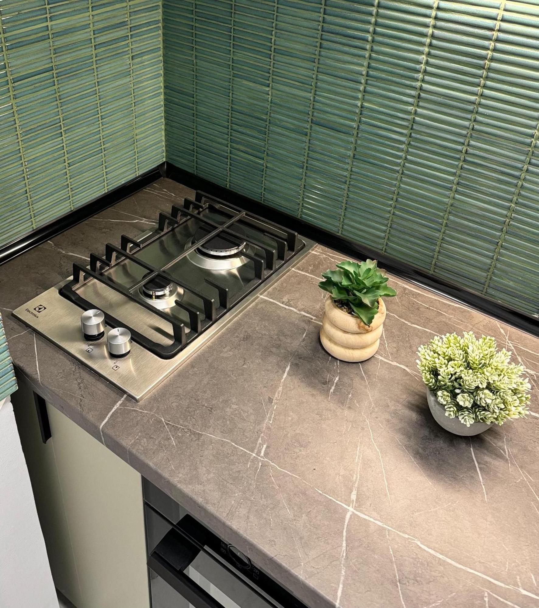 Beautiful With Two Bedrooms Apartment *
