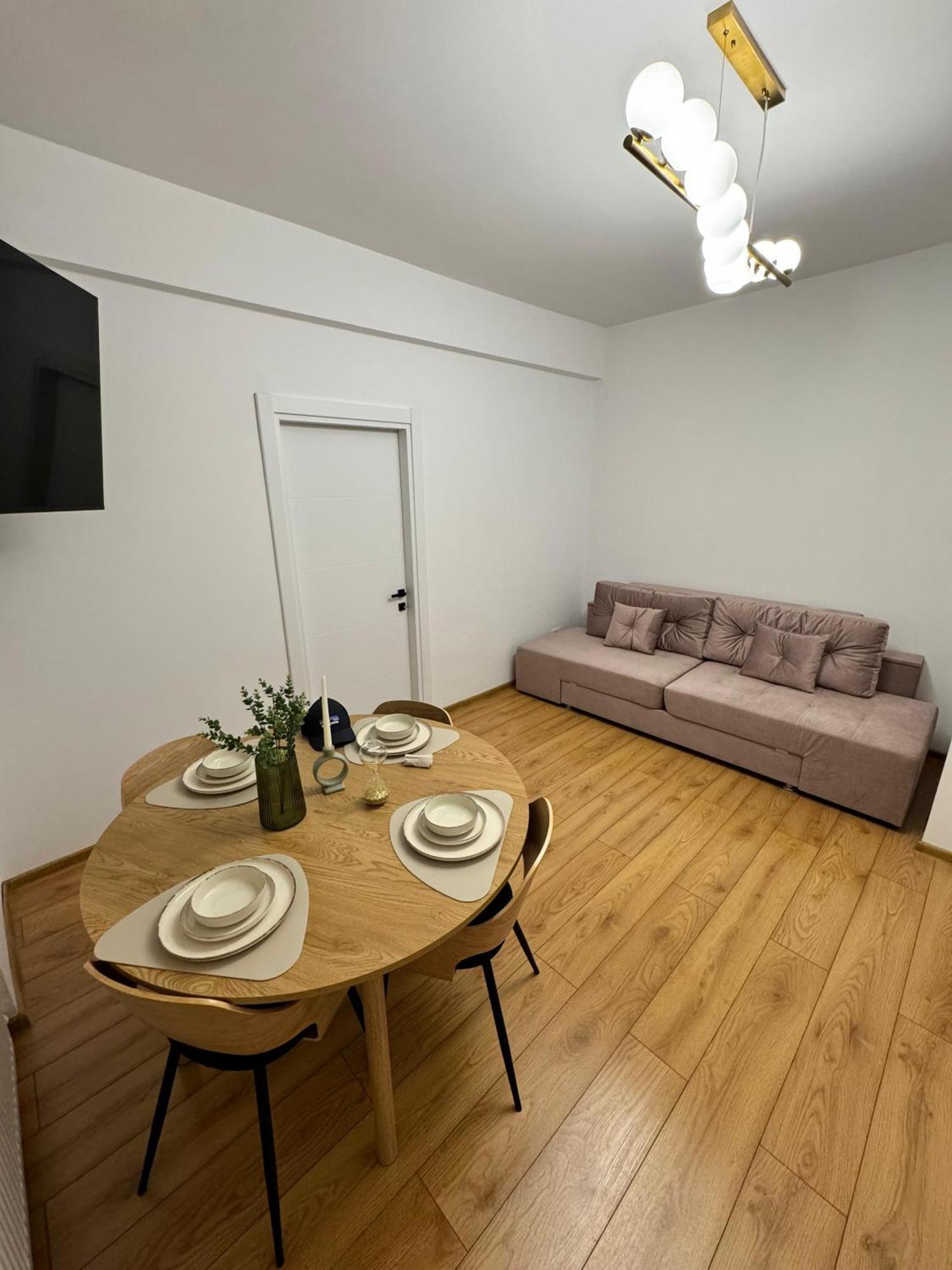 Beautiful With Two Bedrooms Apartment