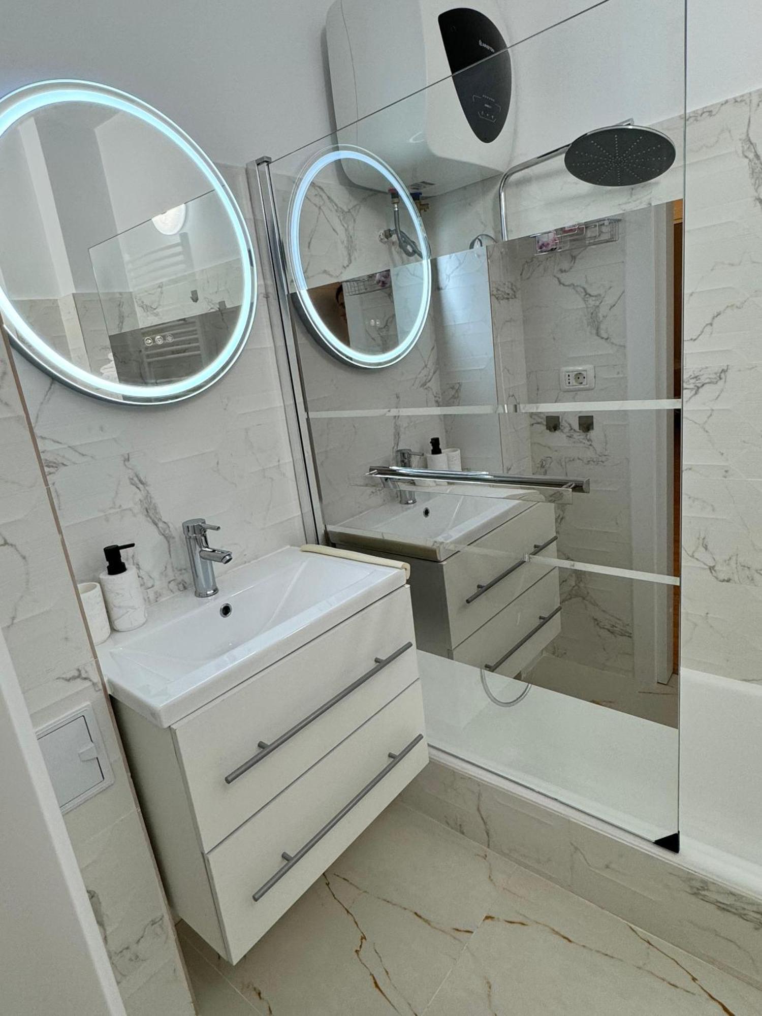 Beautiful With Two Bedrooms Bucharest